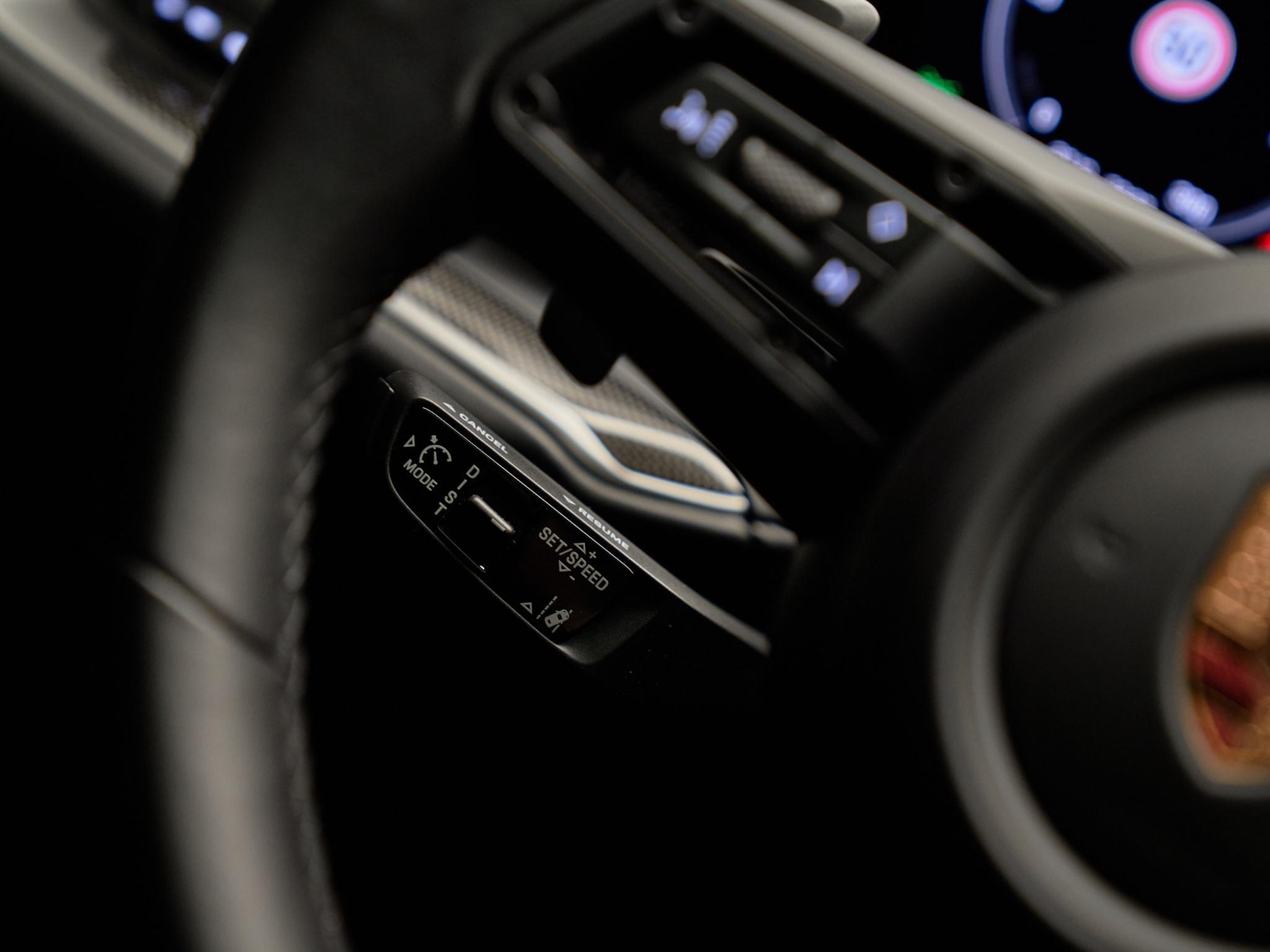 Porsche Cayenne - 21