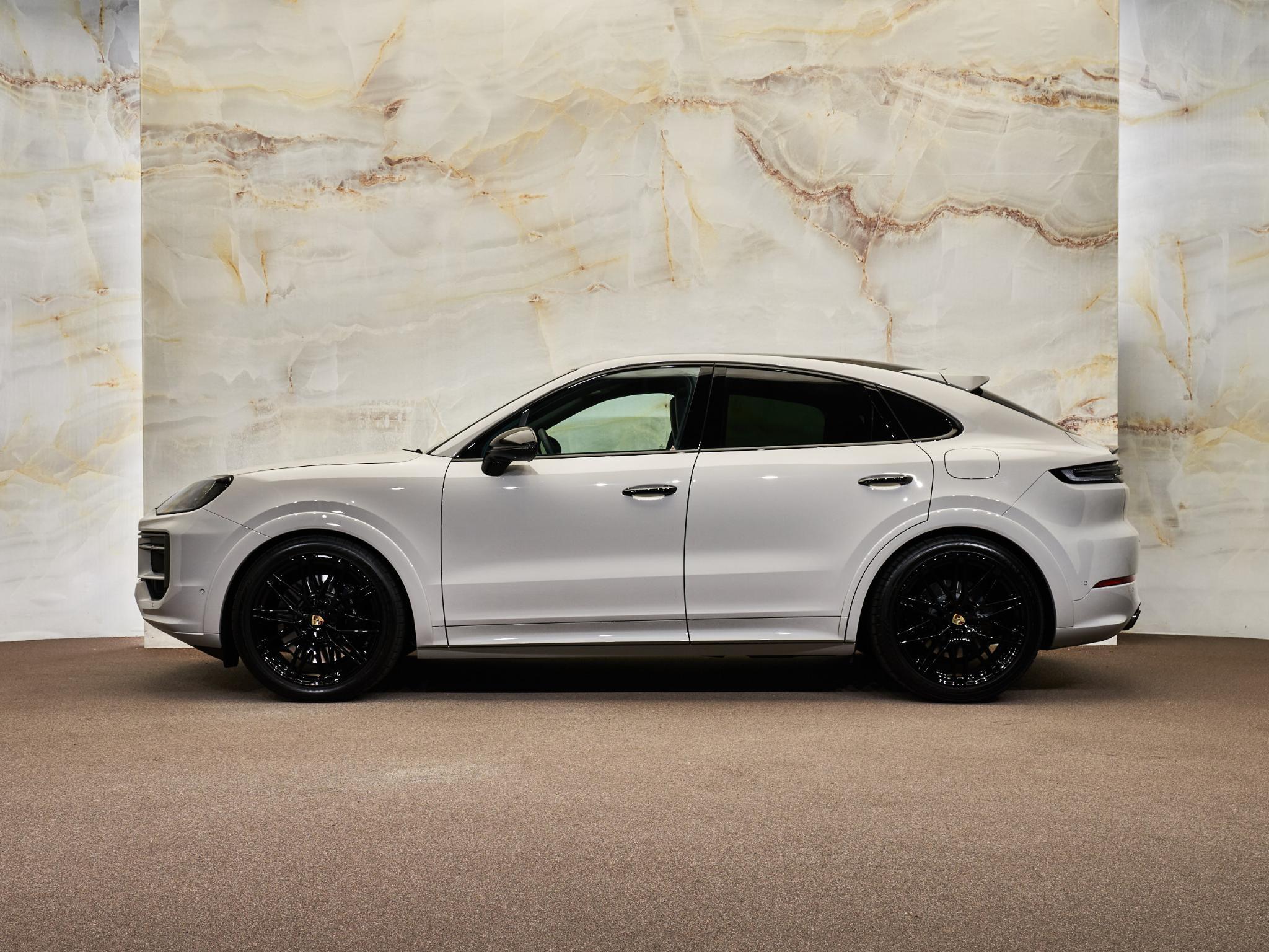 Porsche Cayenne - 2