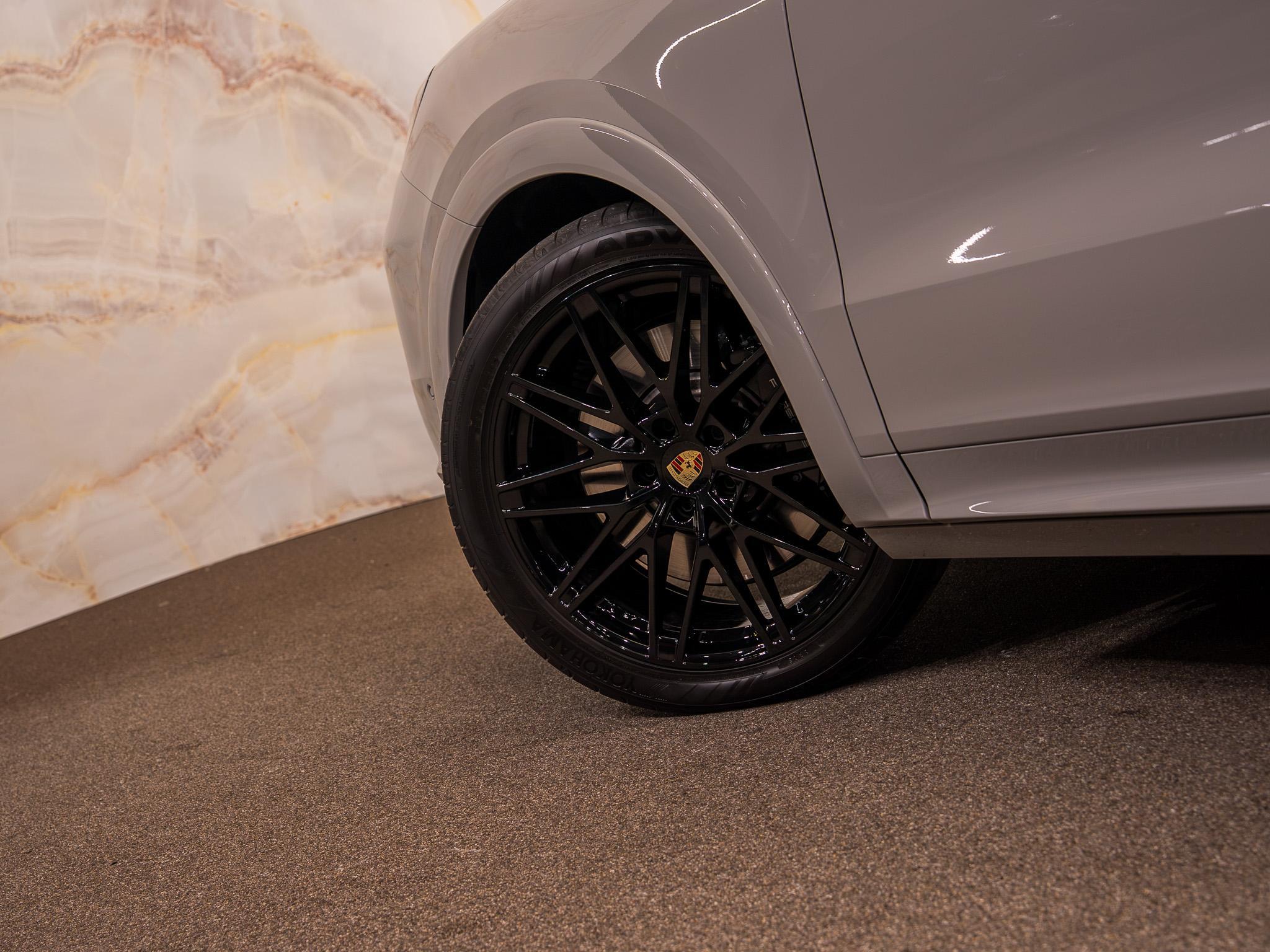 Porsche Cayenne - 21