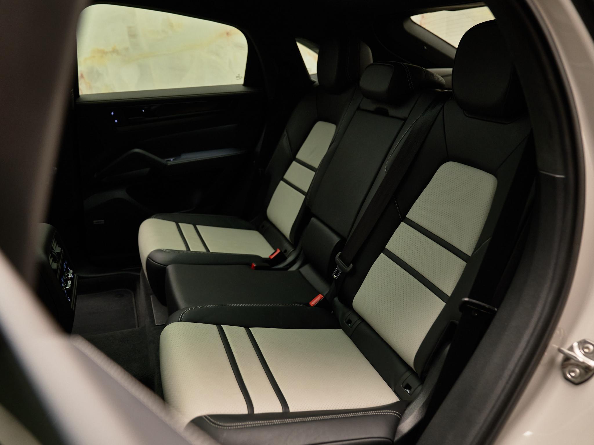 Porsche Cayenne - 28