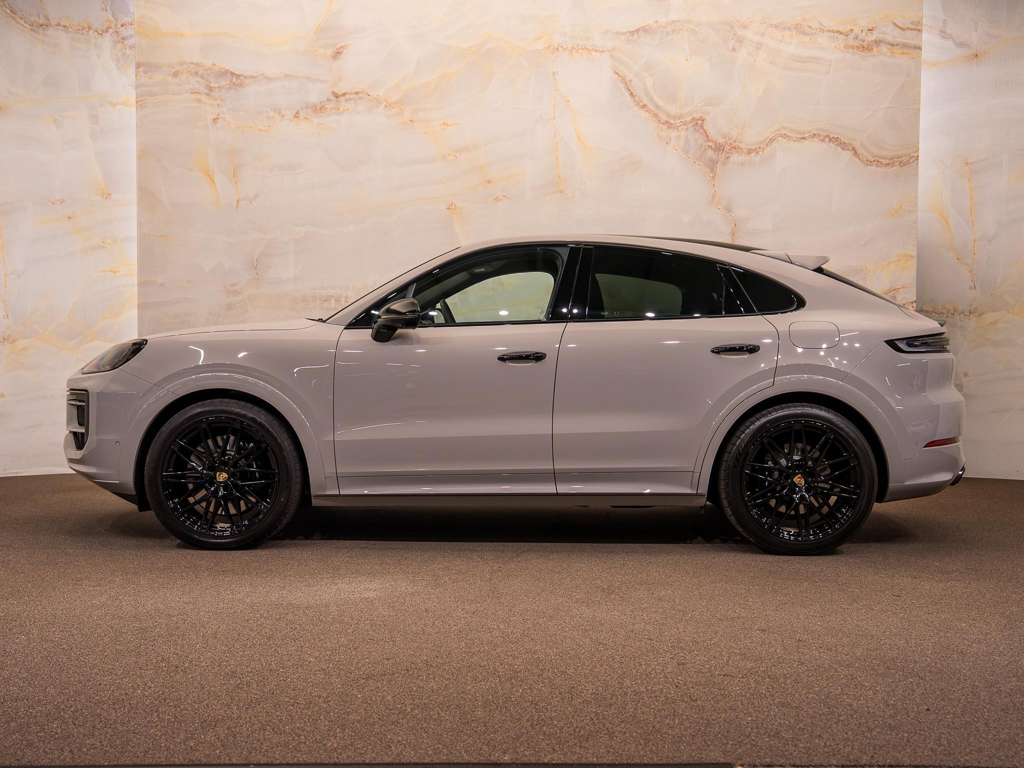 Porsche Cayenne - 2