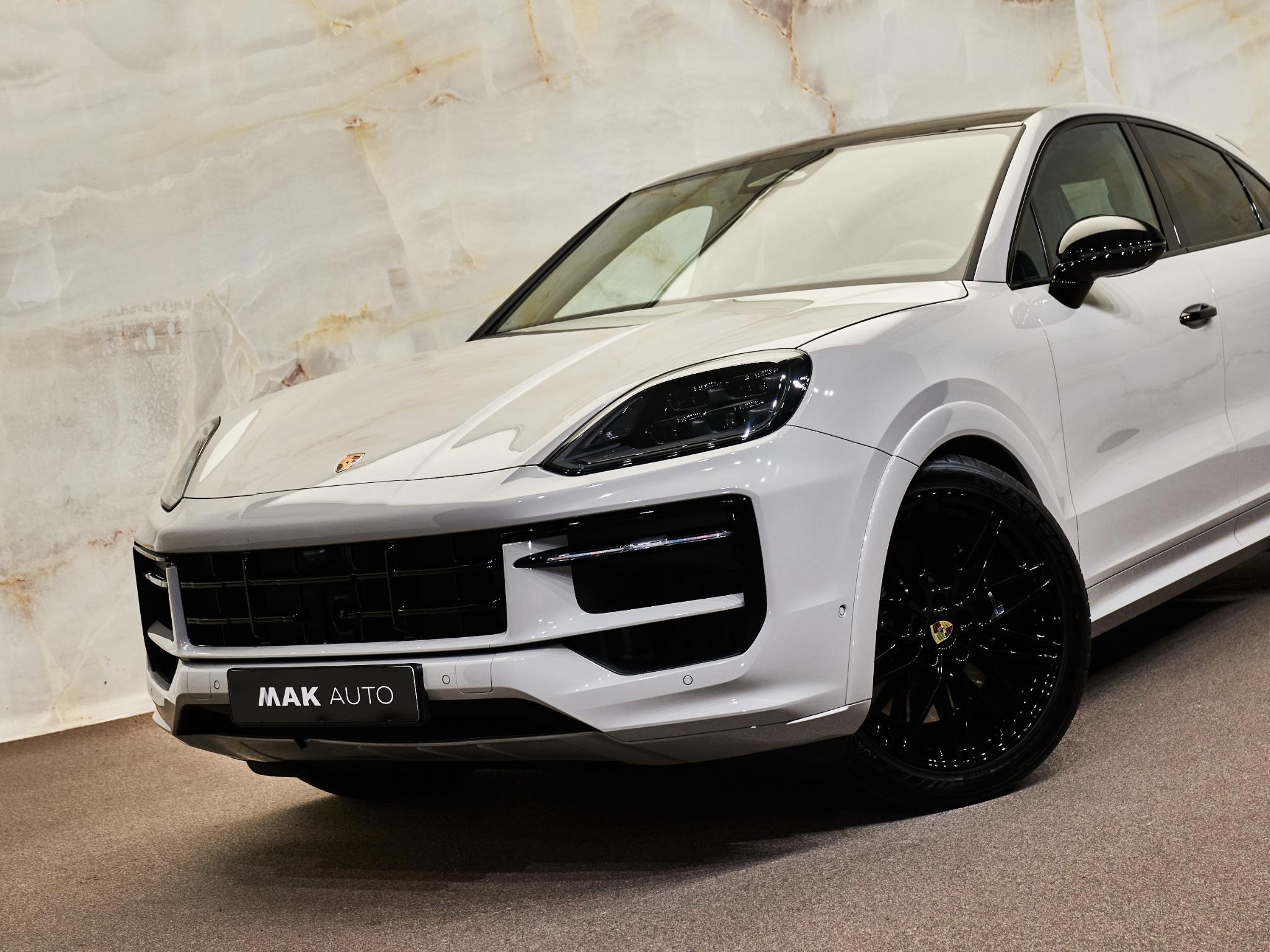 Porsche Cayenne - 4