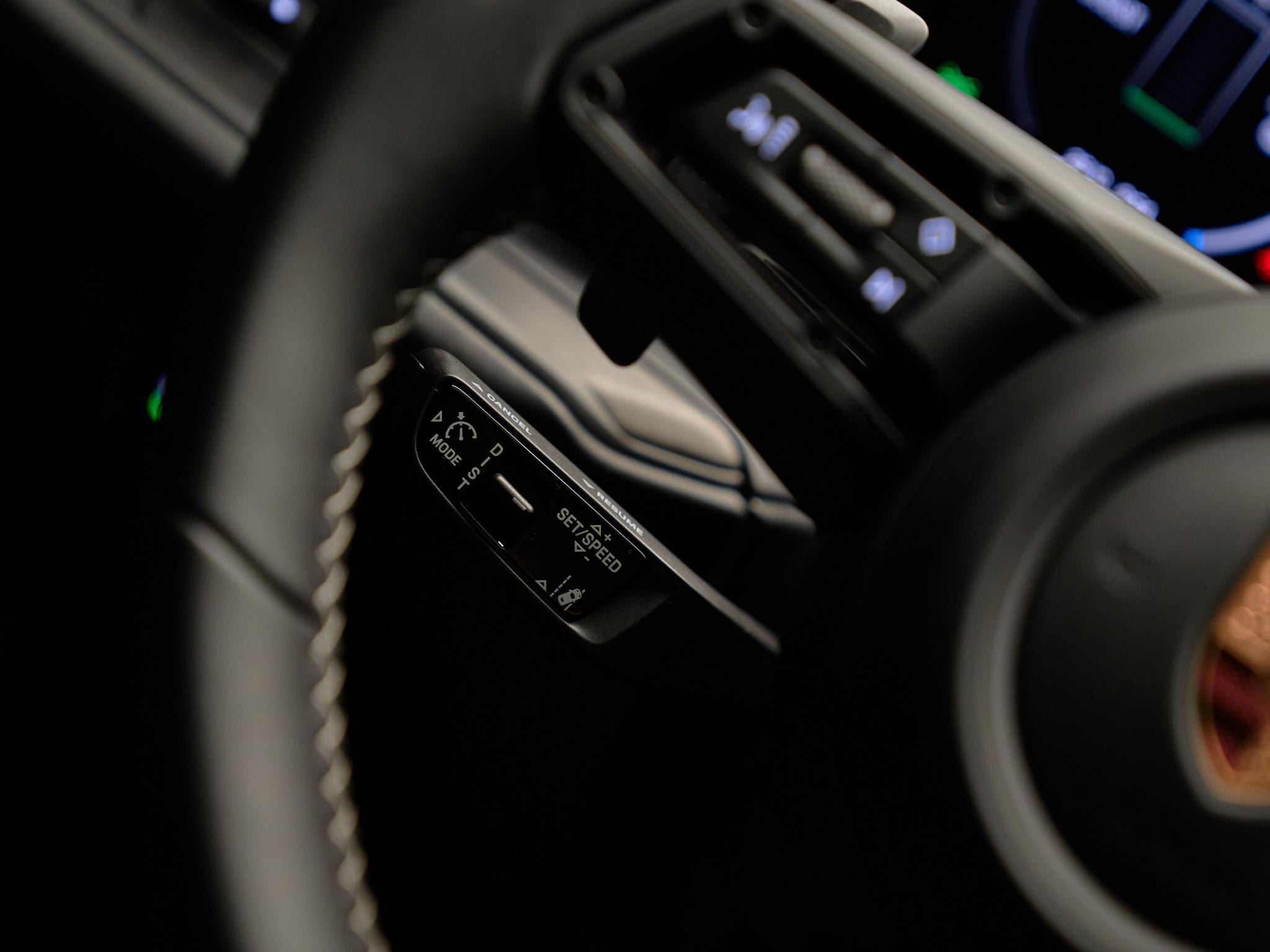 Porsche Cayenne - 21