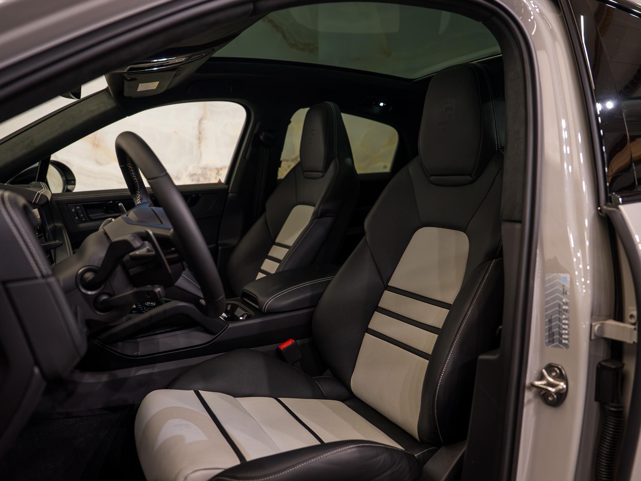 Porsche Cayenne - 6
