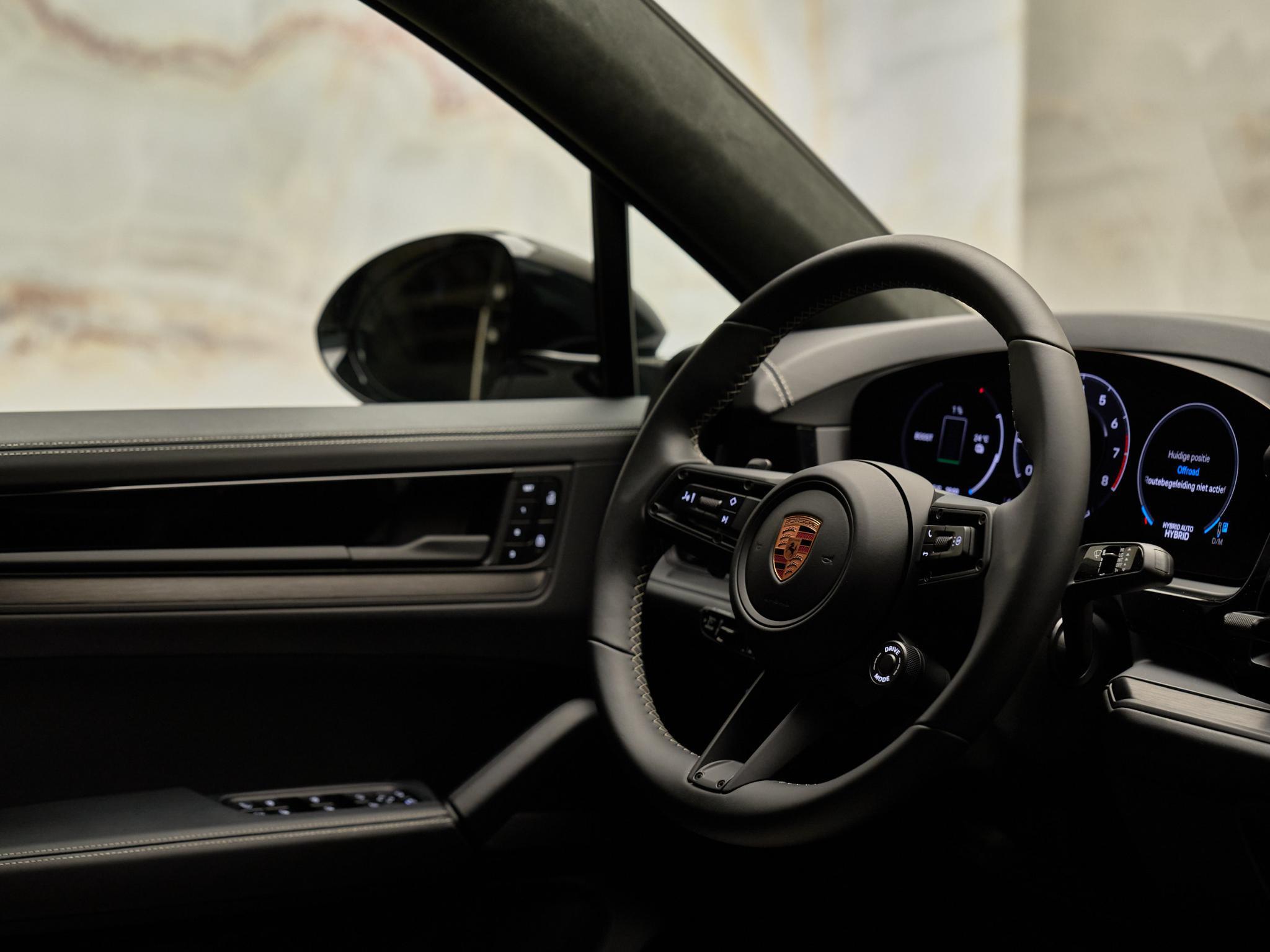 Porsche Cayenne - 26