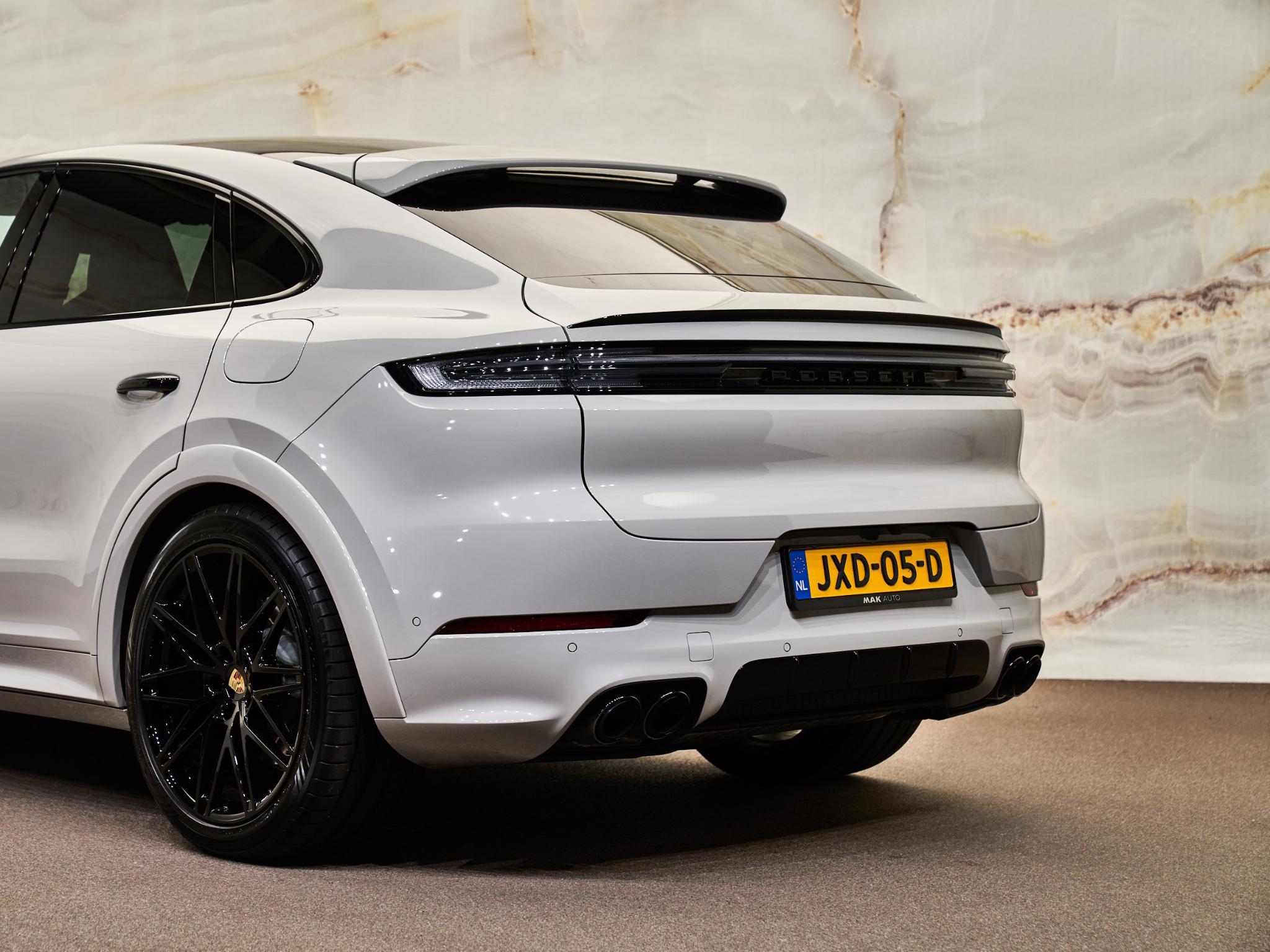 Porsche Cayenne - 5