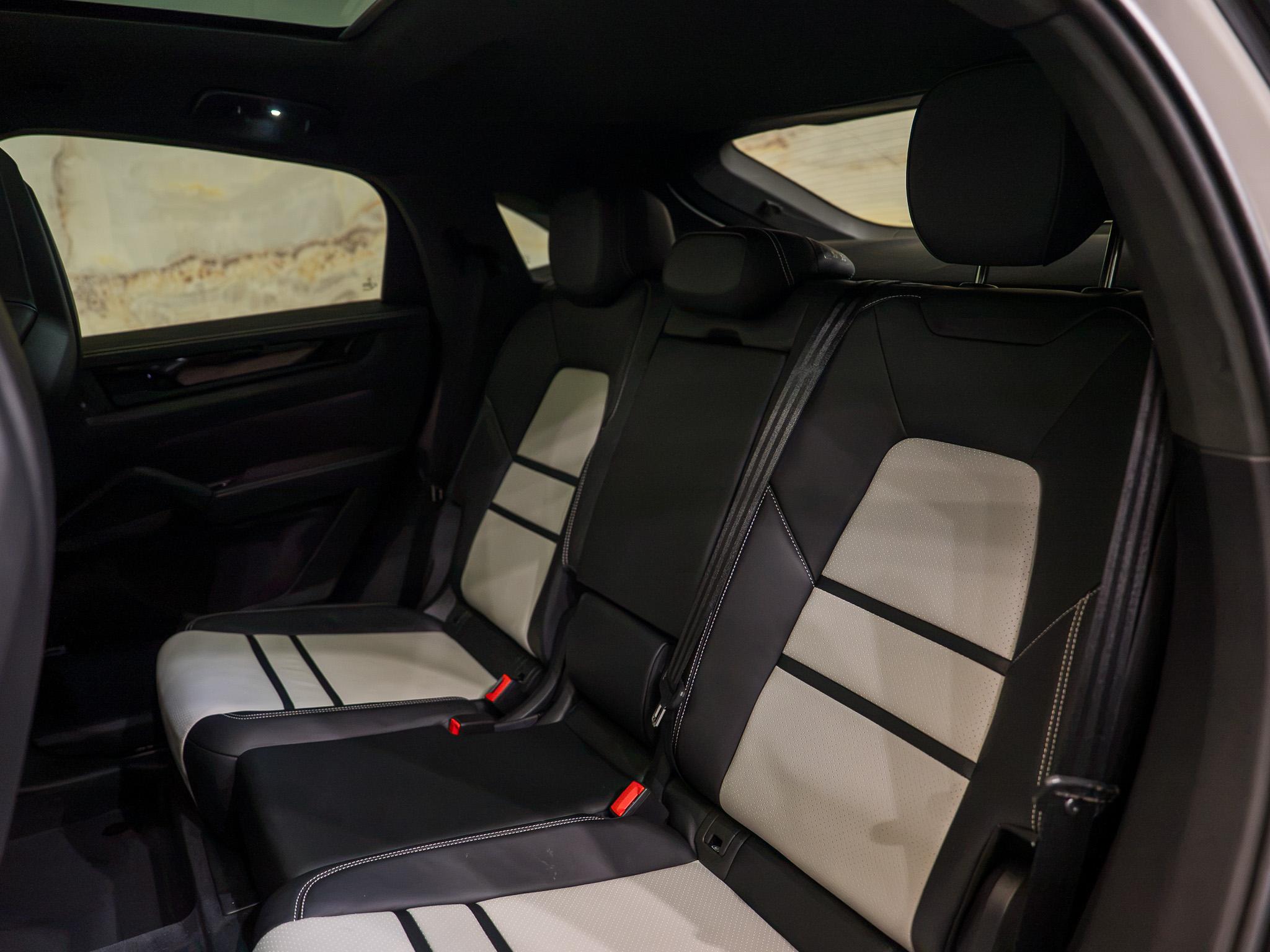 Porsche Cayenne - 18