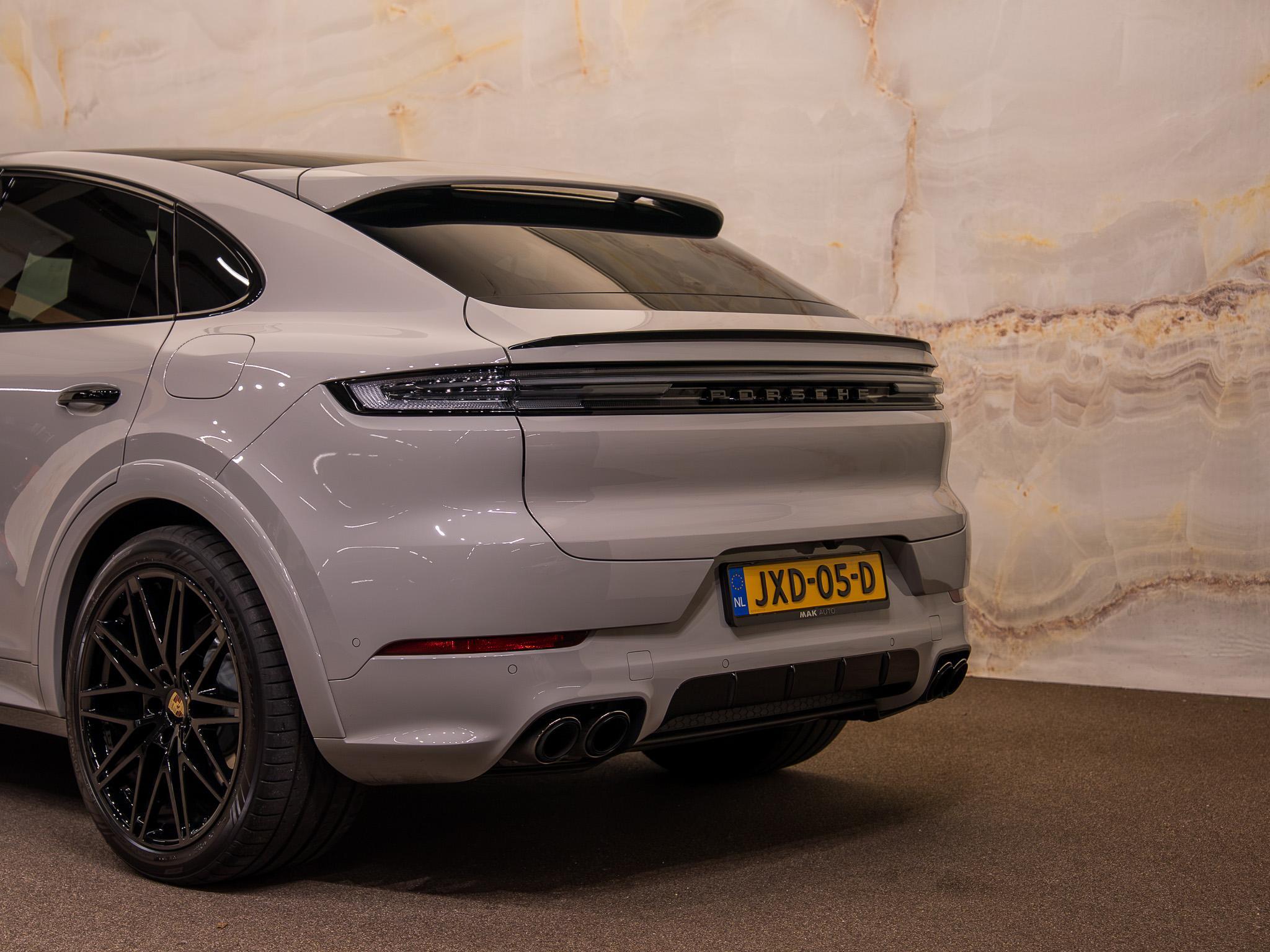 Porsche Cayenne - 4