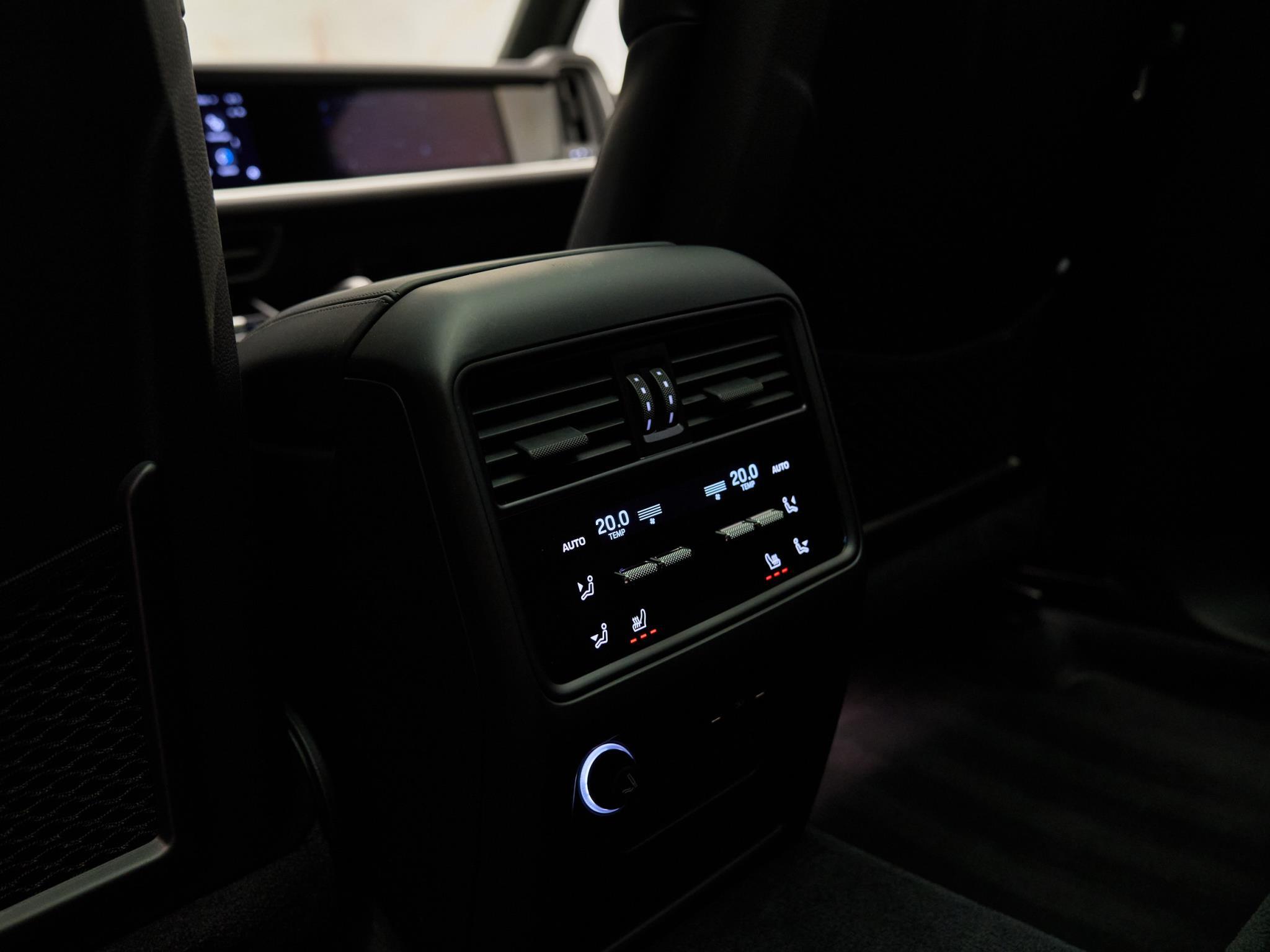 Porsche Cayenne - 30