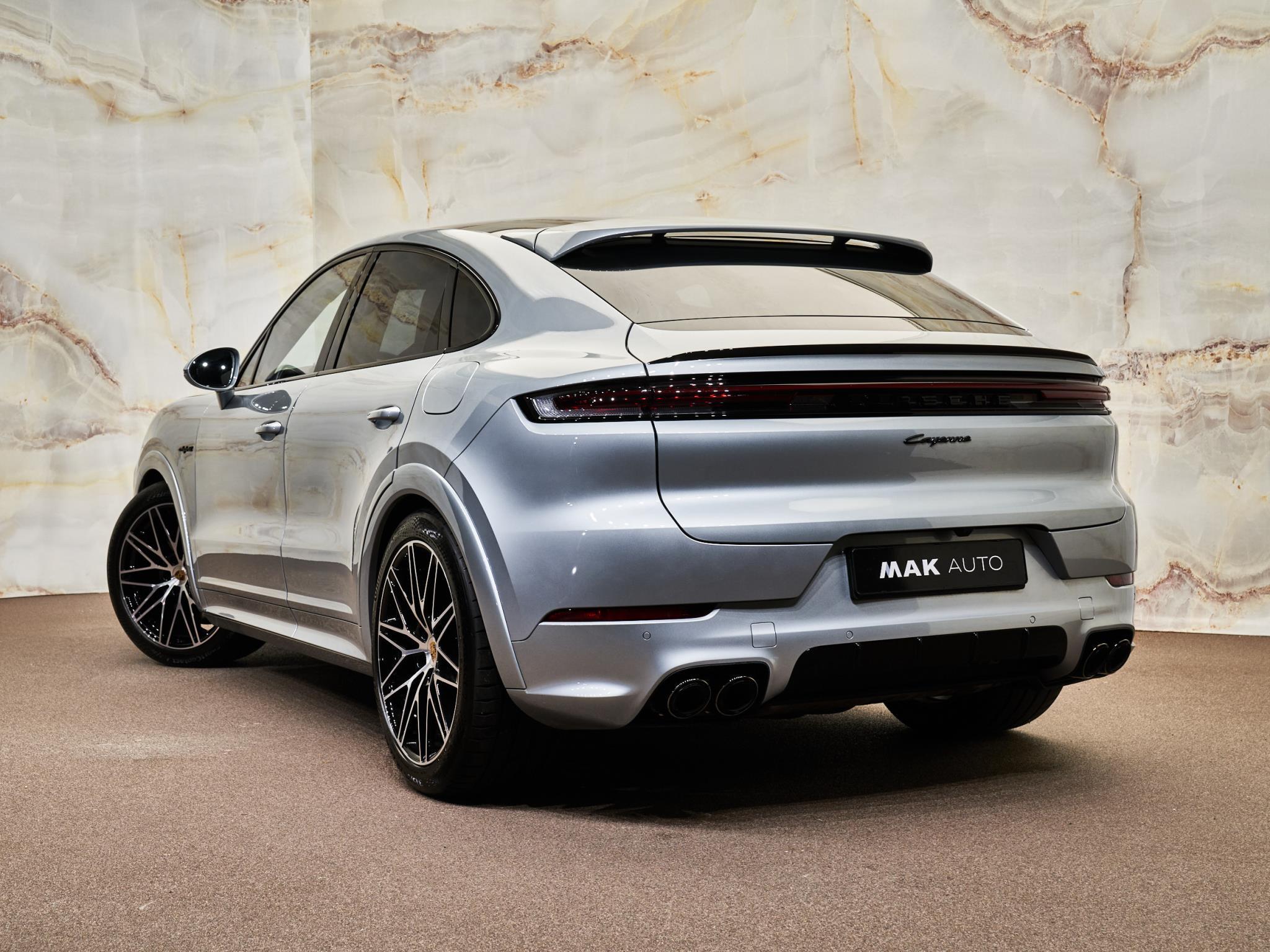 Porsche Cayenne - 4