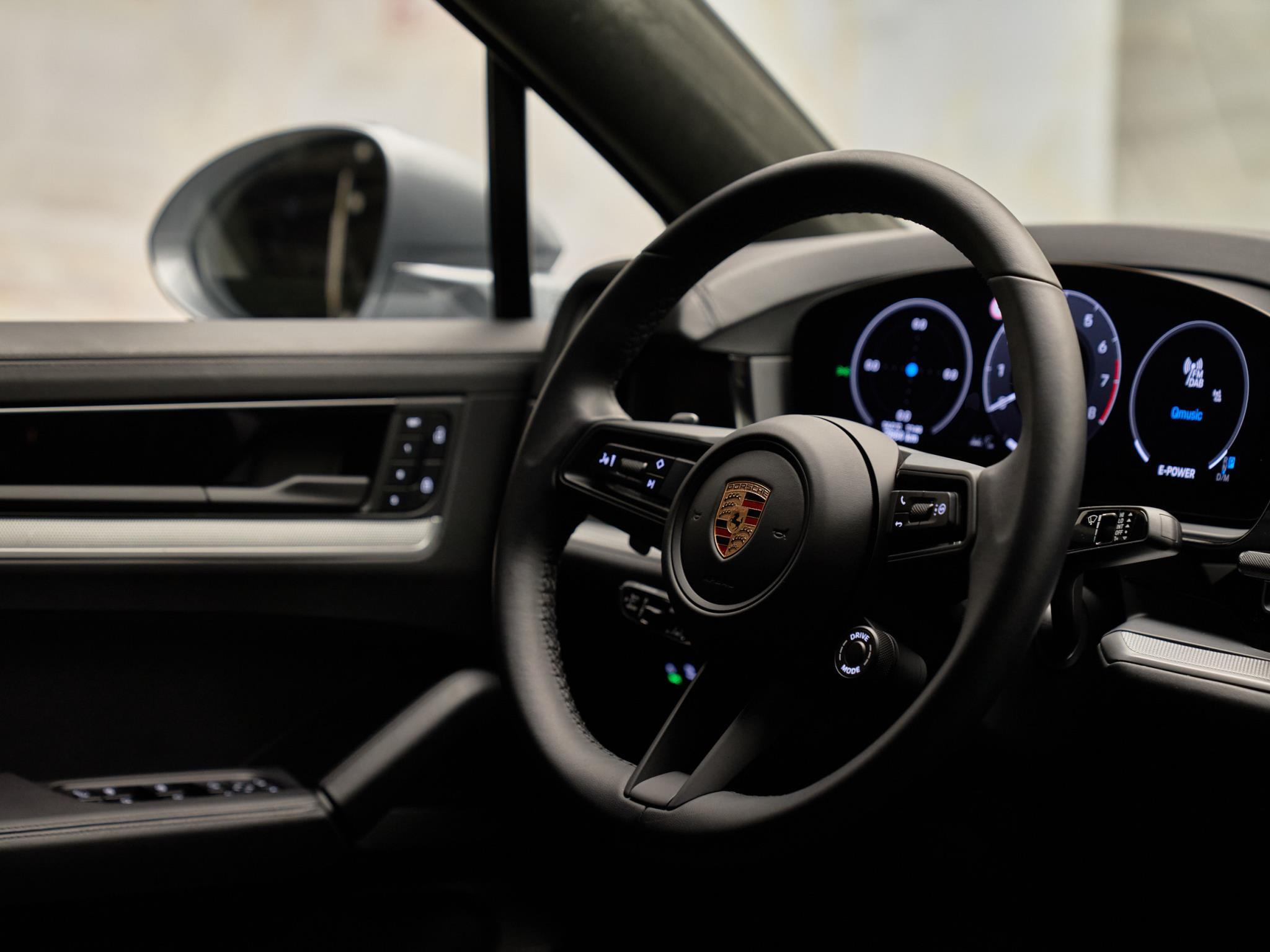 Porsche Cayenne - 27