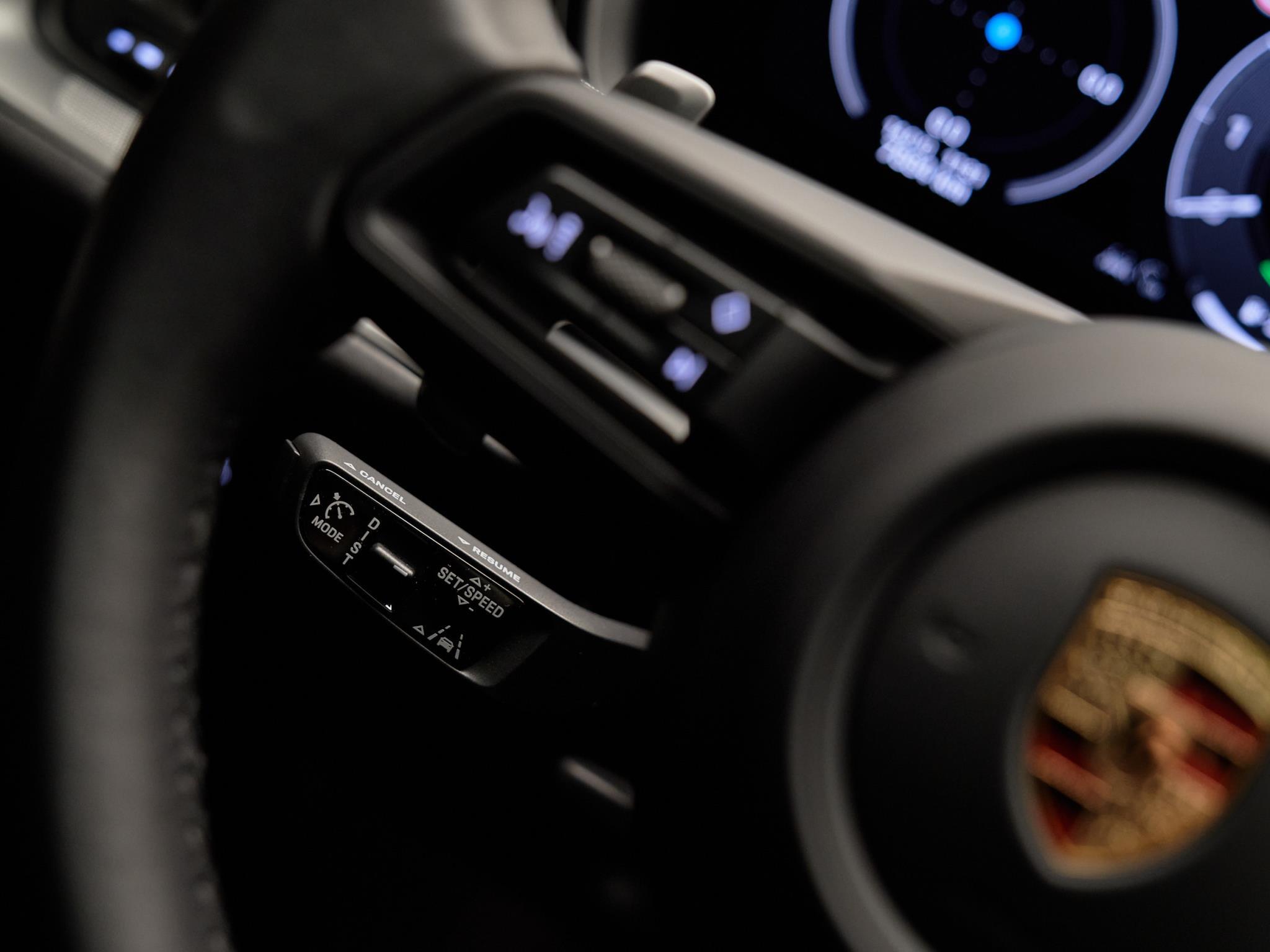 Porsche Cayenne - 22
