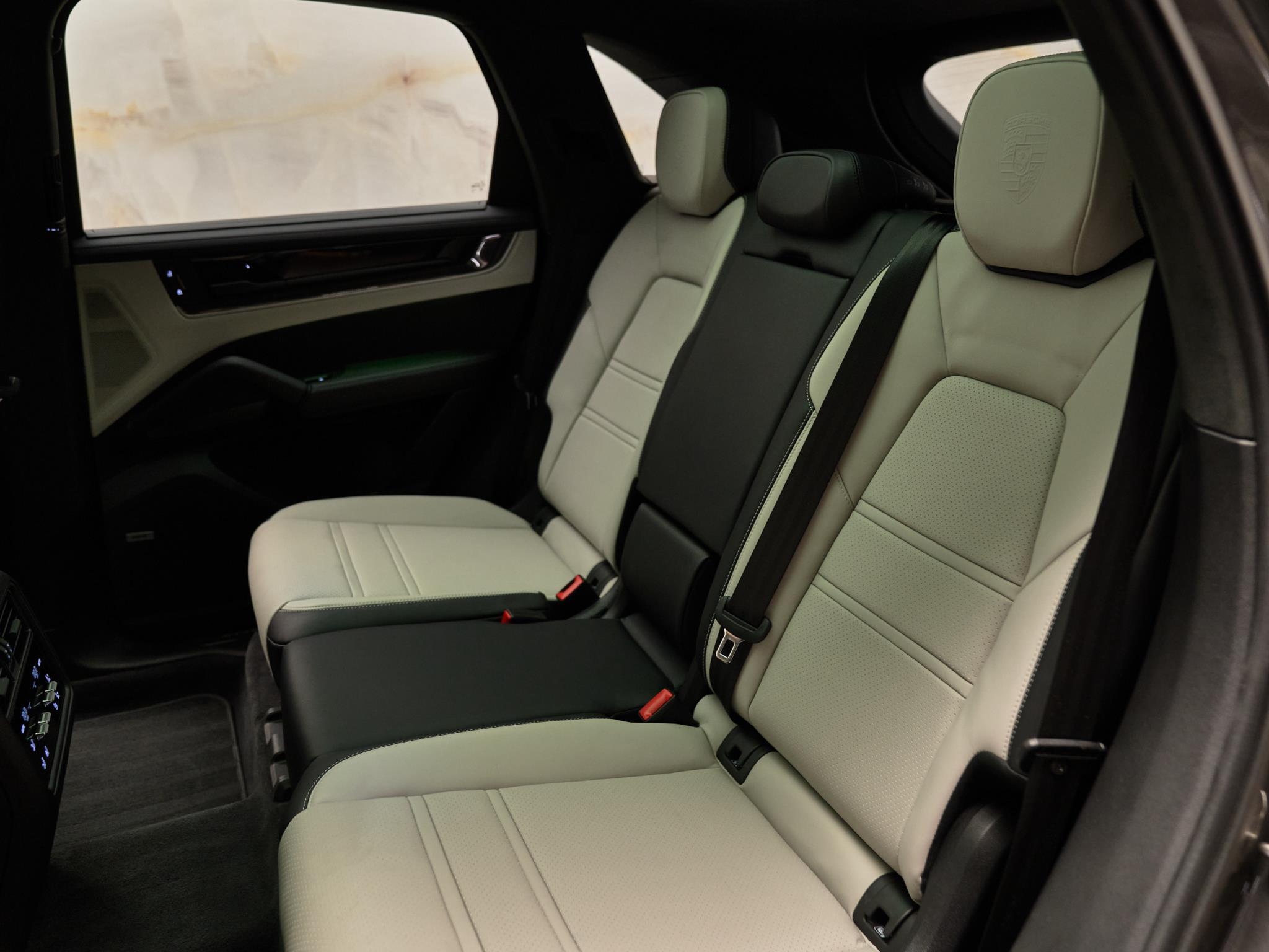 Porsche Cayenne - 32