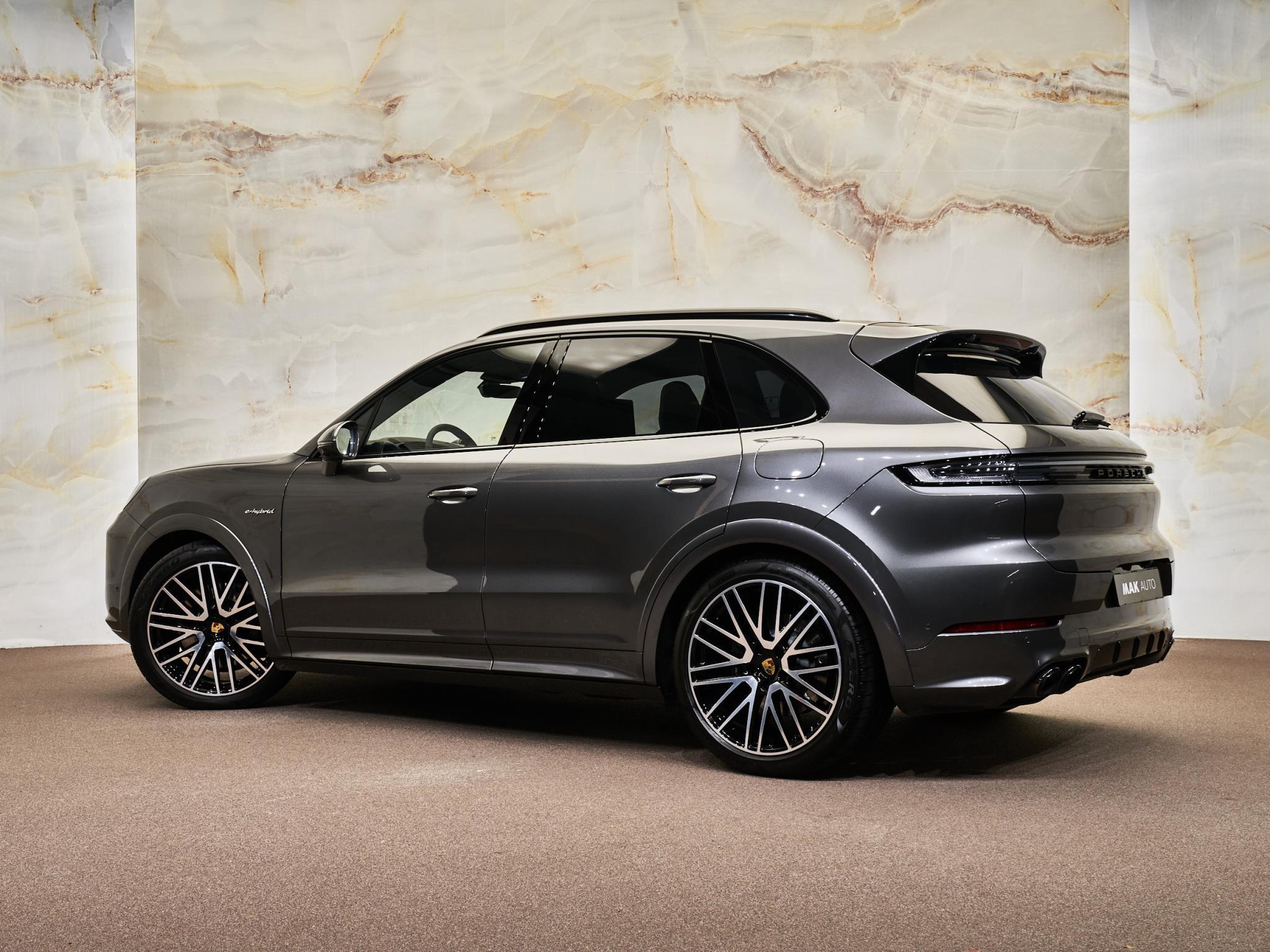 Porsche Cayenne - 41
