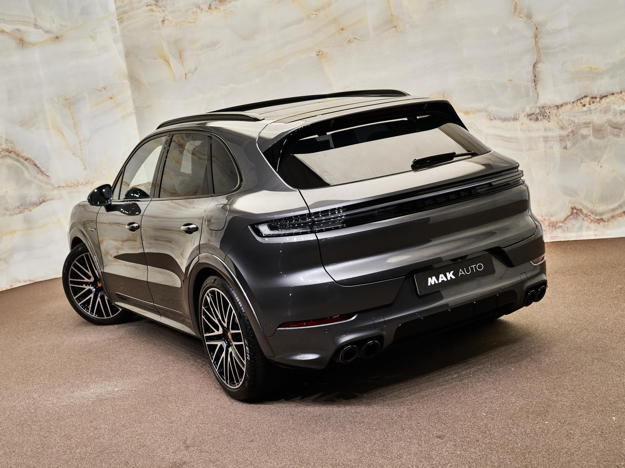 Porsche Cayenne - 40