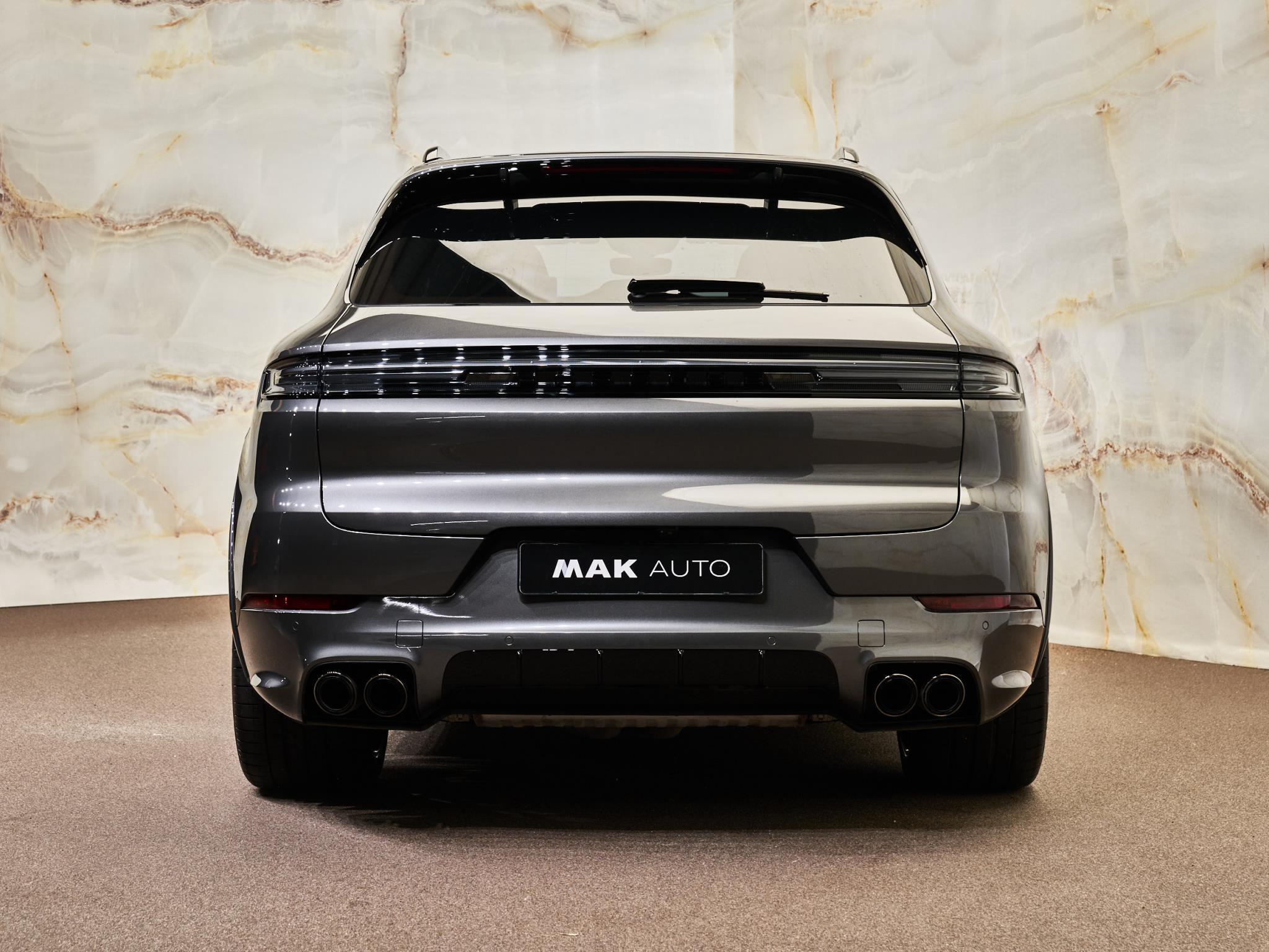Porsche Cayenne - 42