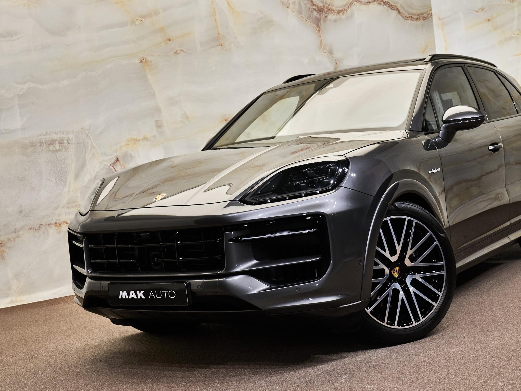 Porsche Cayenne - 5