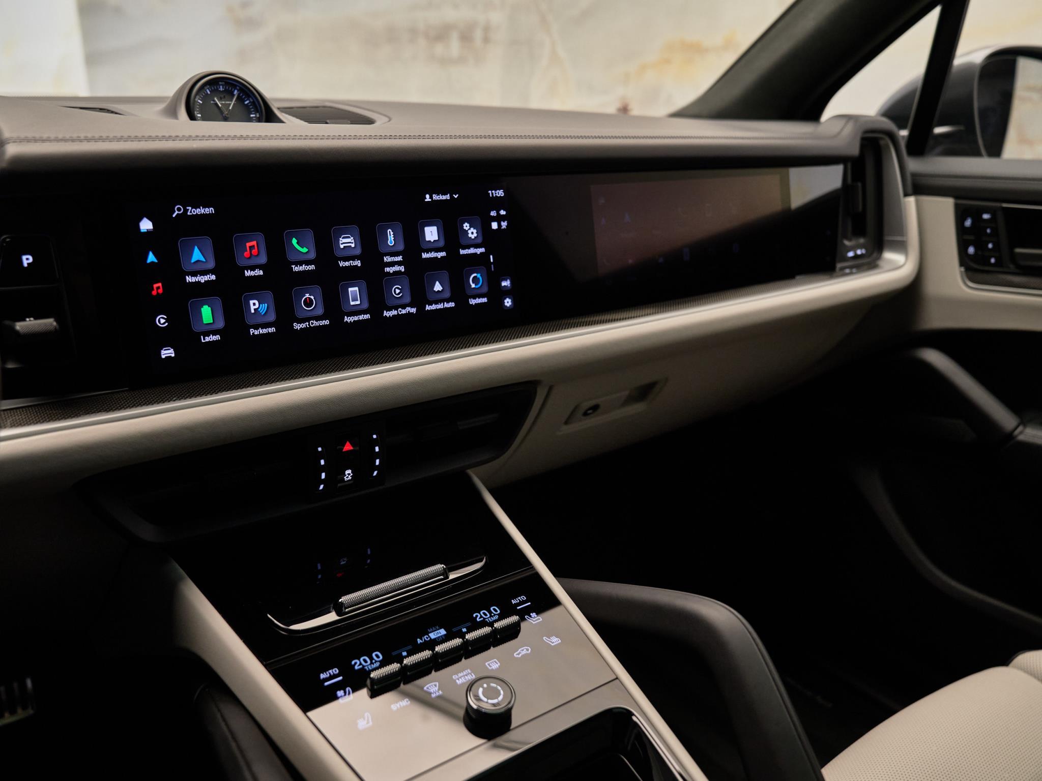 Porsche Cayenne - 26