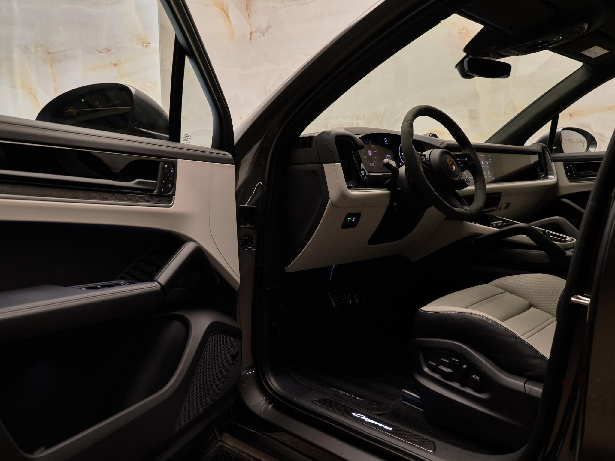 Porsche Cayenne - 7