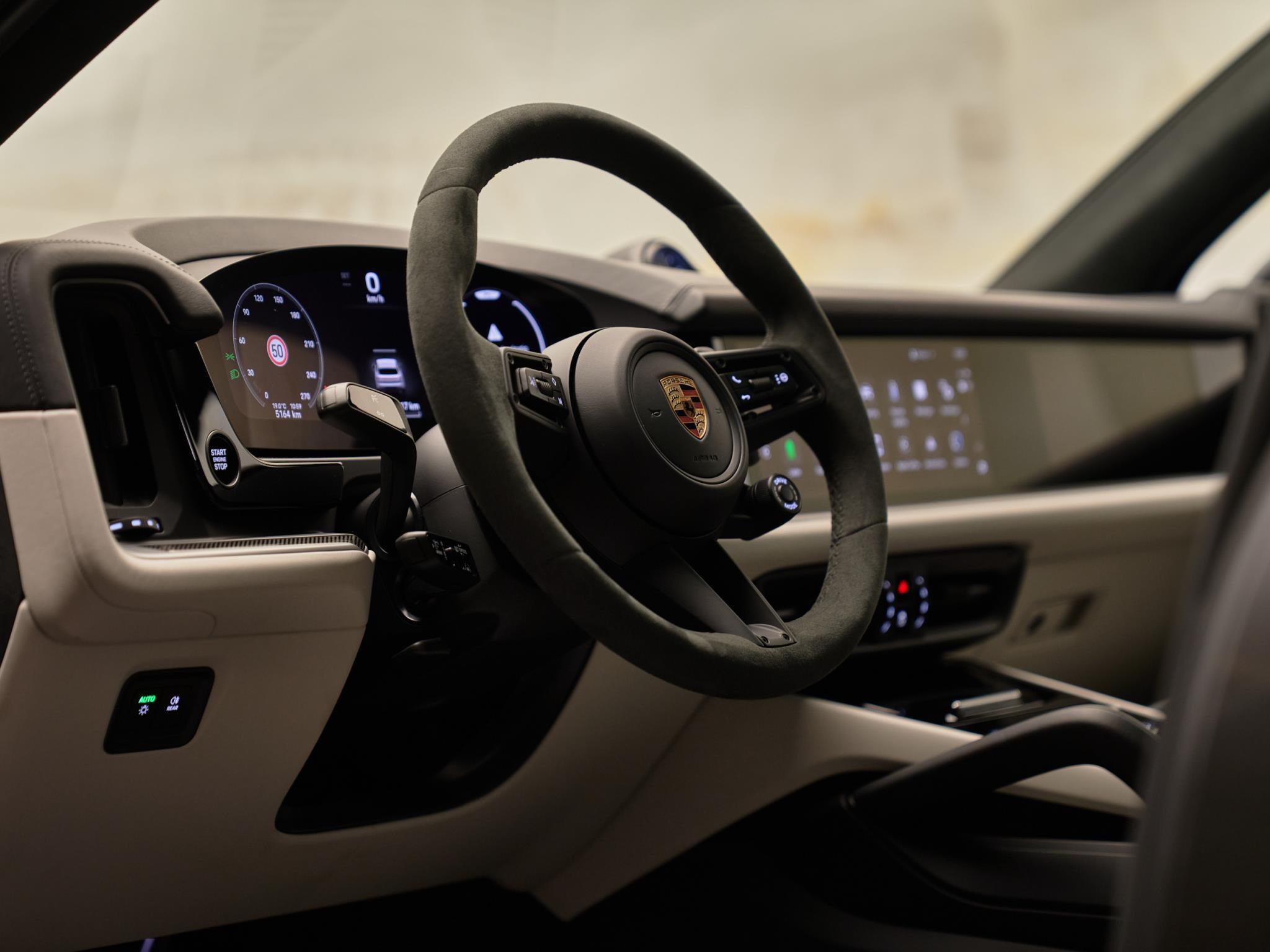 Porsche Cayenne - 25