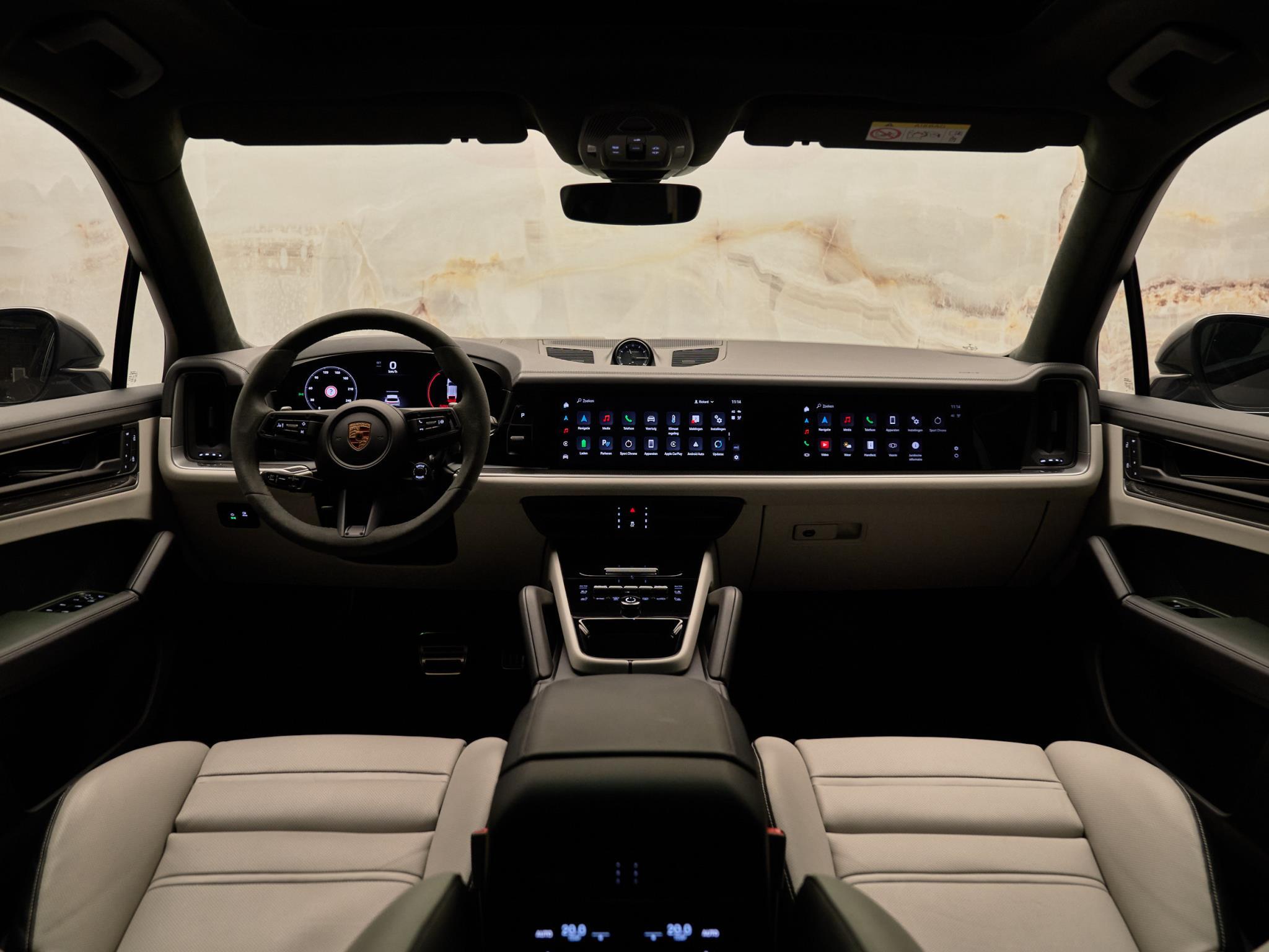 Porsche Cayenne - 34