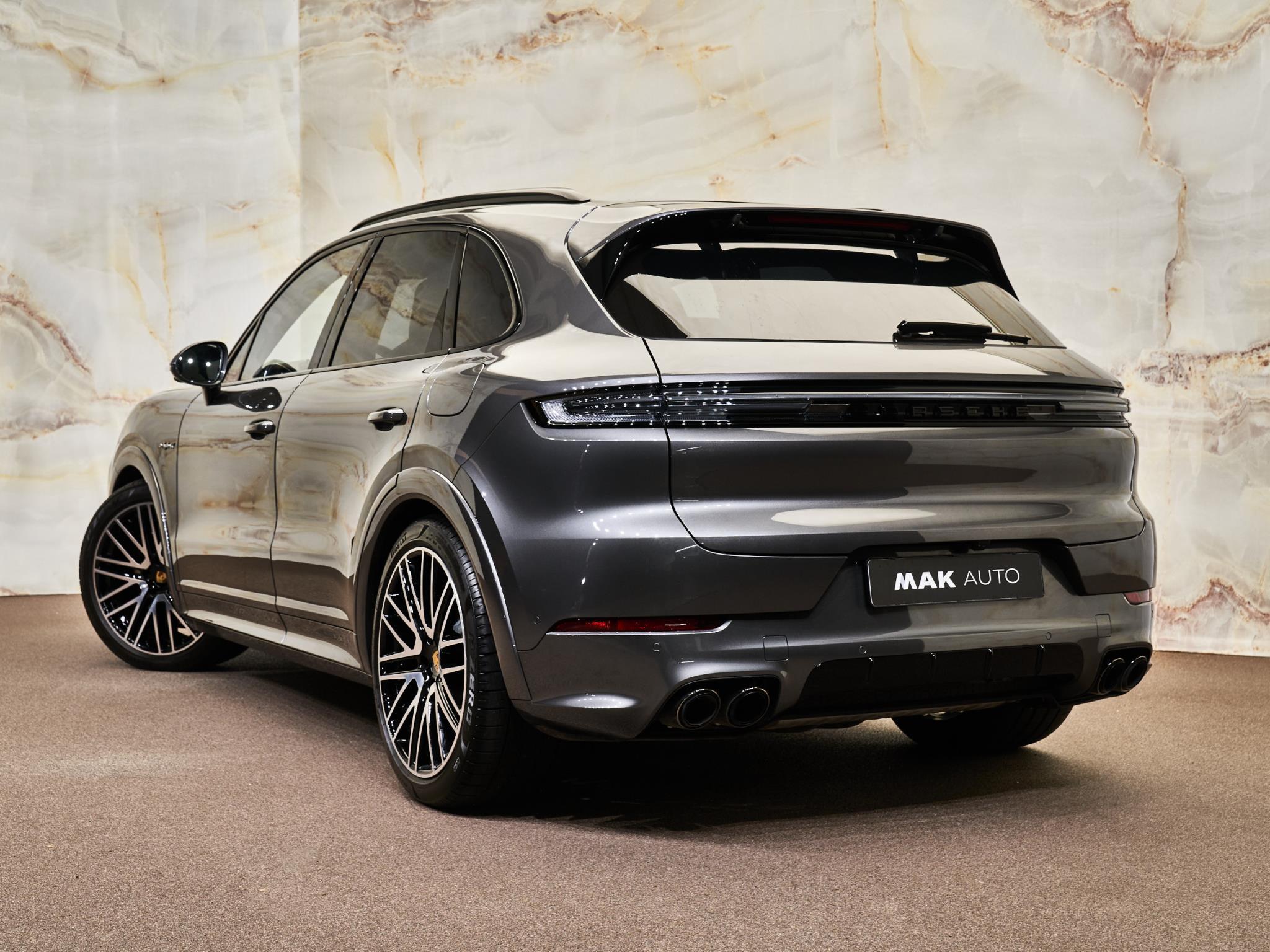 Porsche Cayenne - 4
