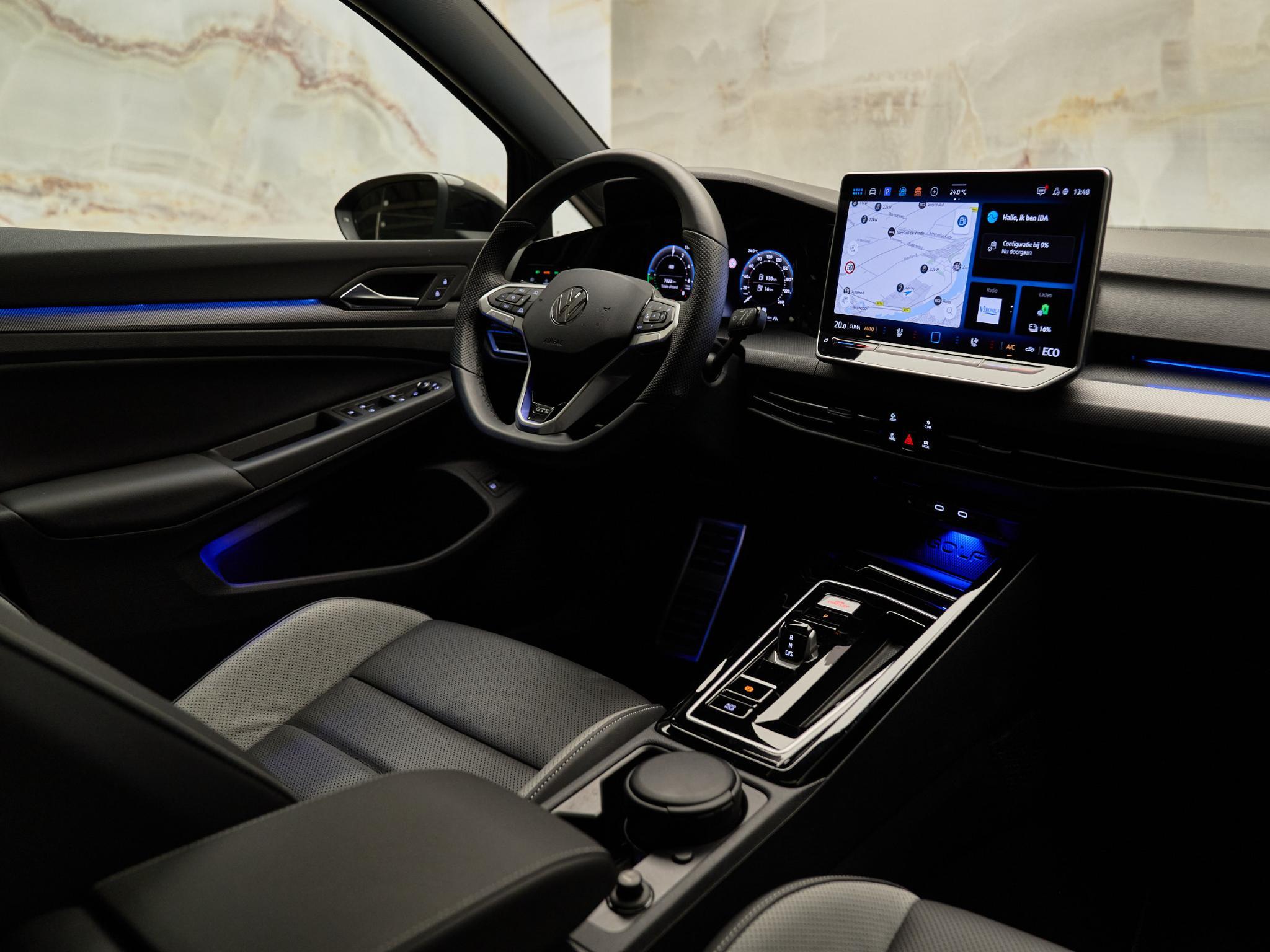 Volkswagen Golf - 8