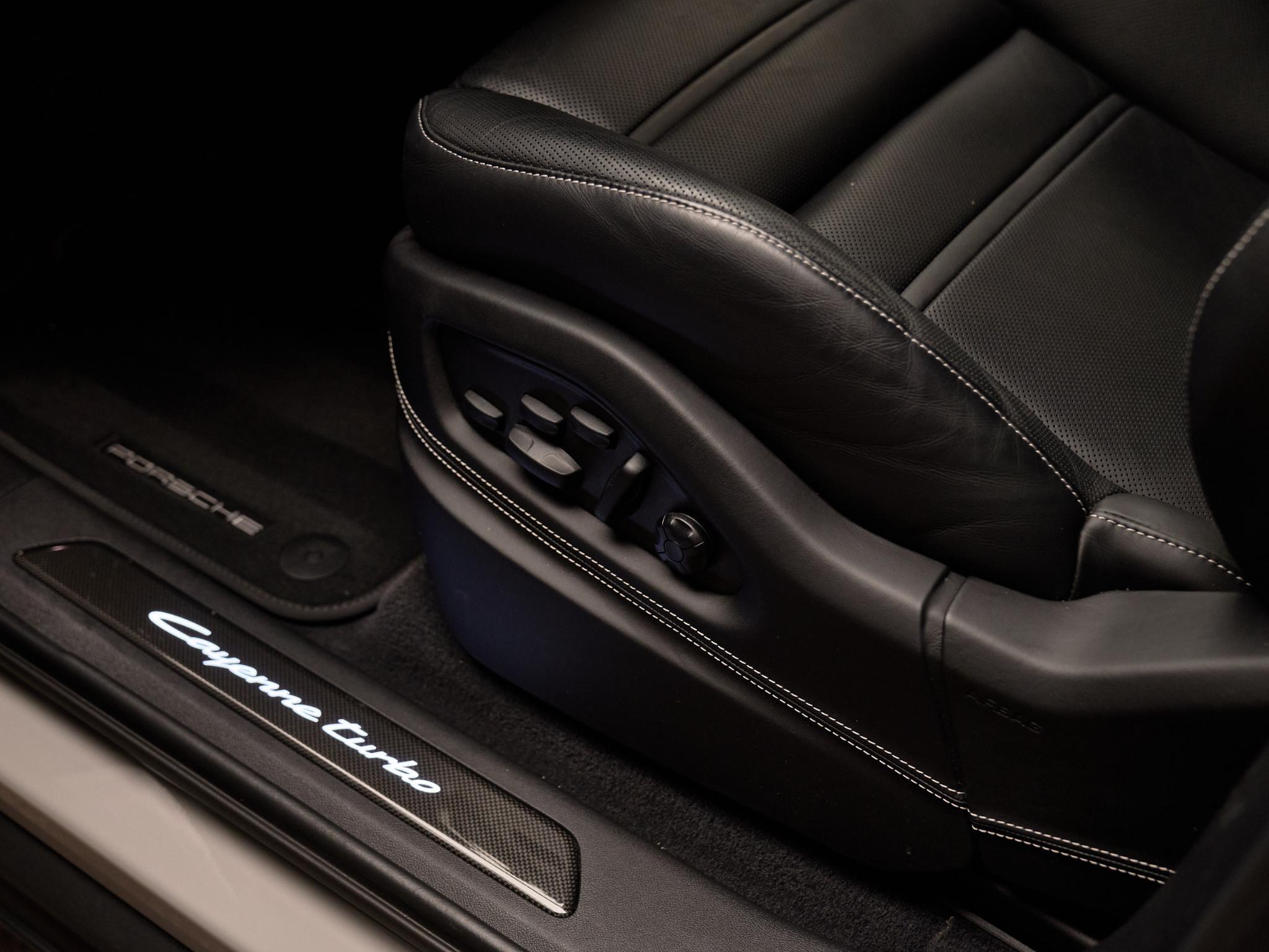 Porsche Cayenne - 13