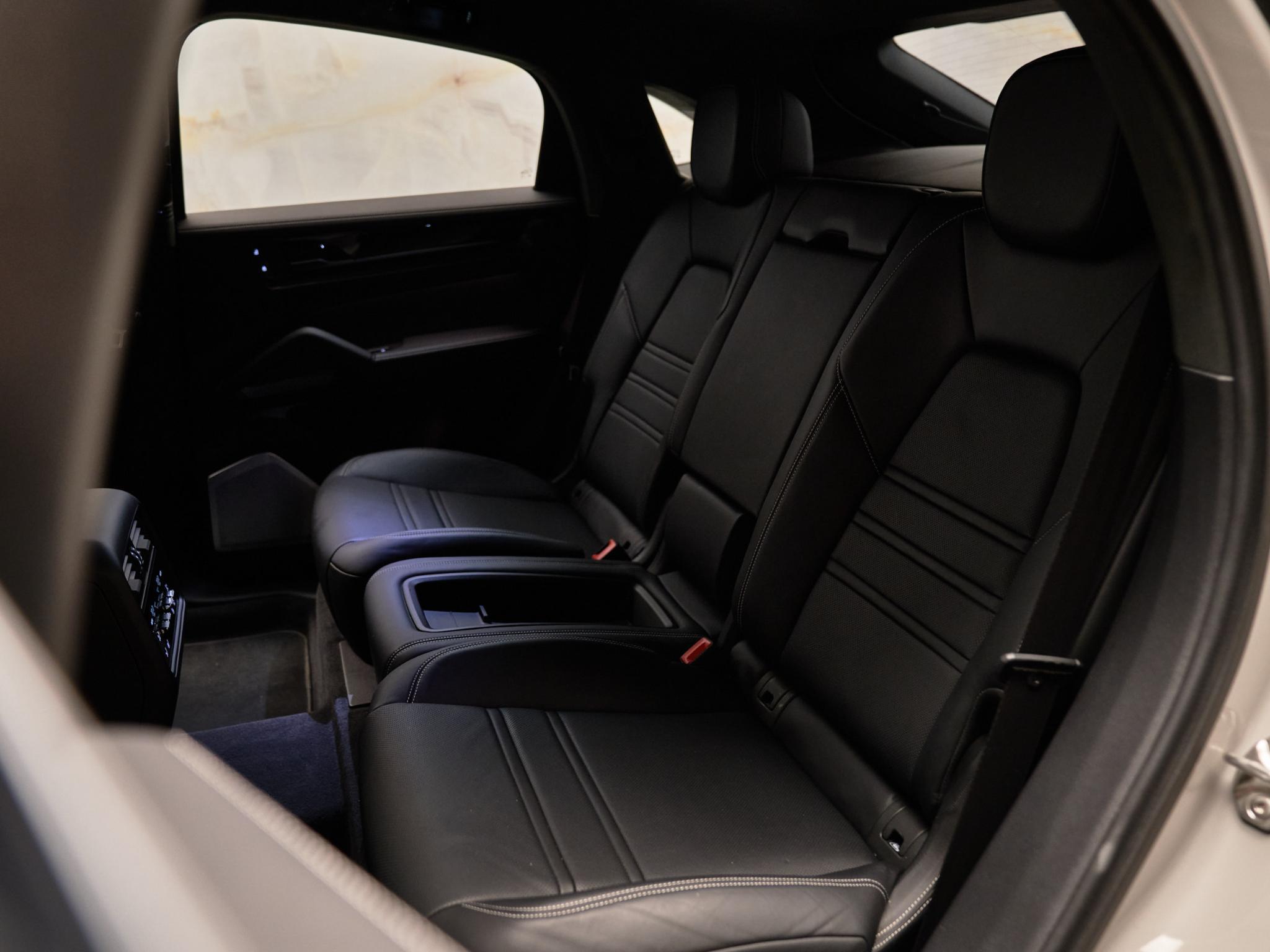 Porsche Cayenne - 30