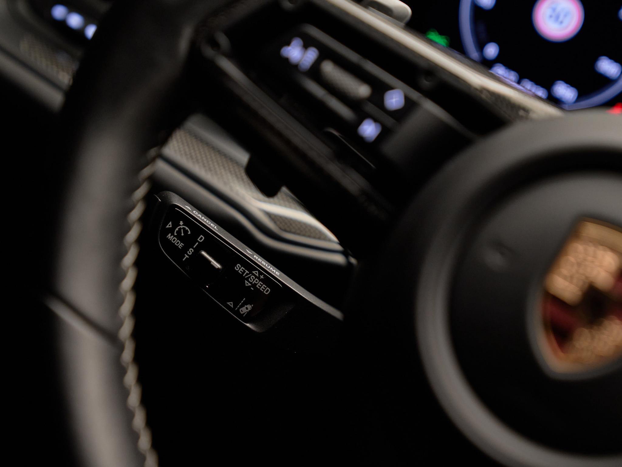 Porsche Cayenne - 23