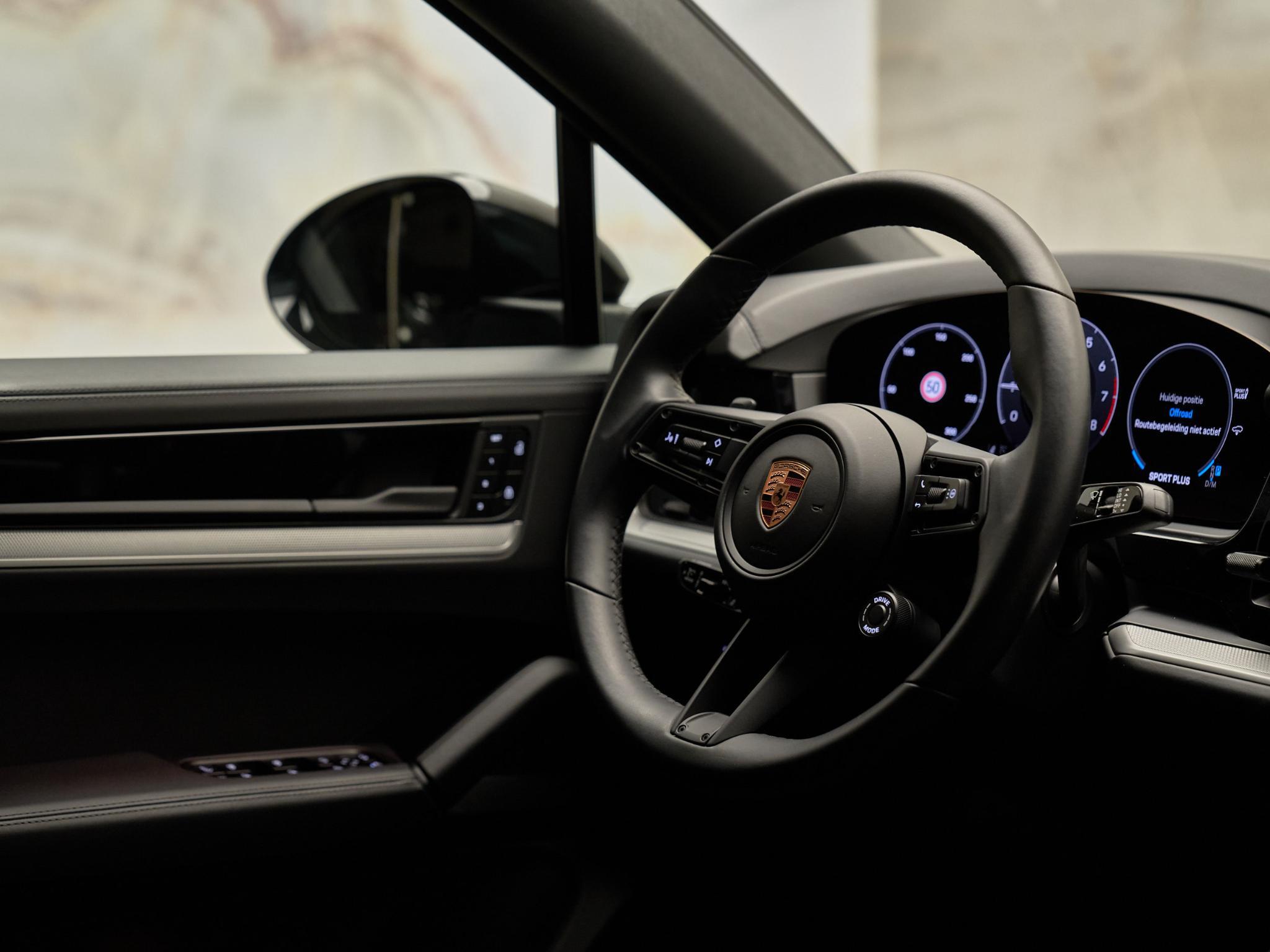 Porsche Cayenne - 25