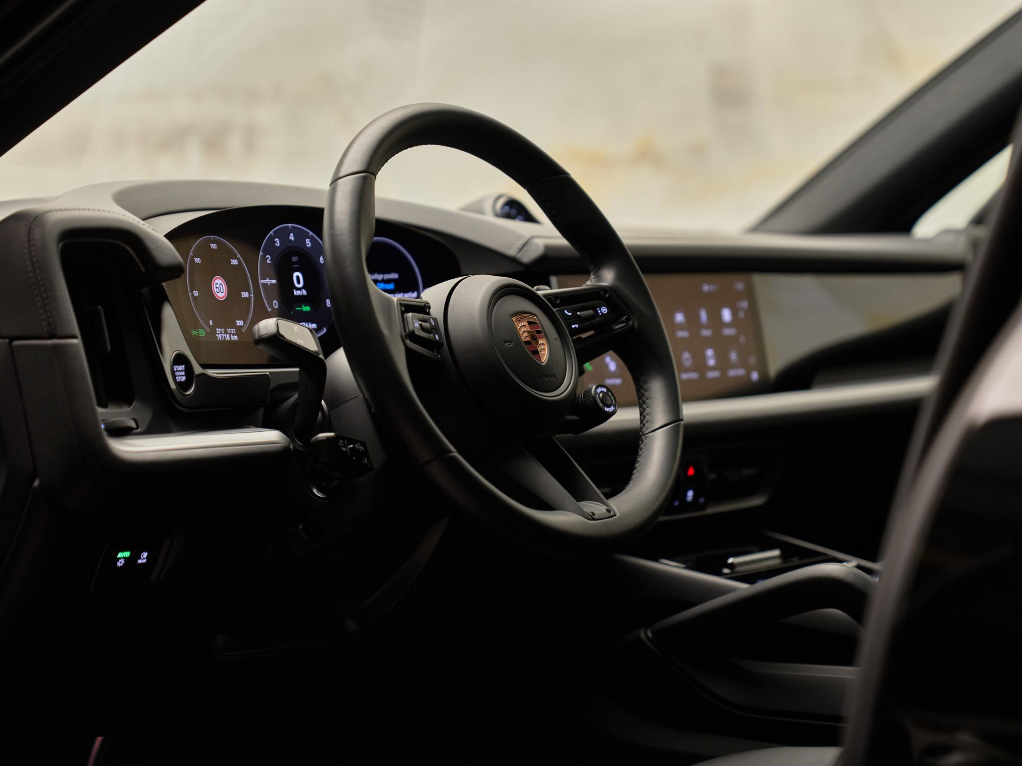 Porsche Cayenne - 21