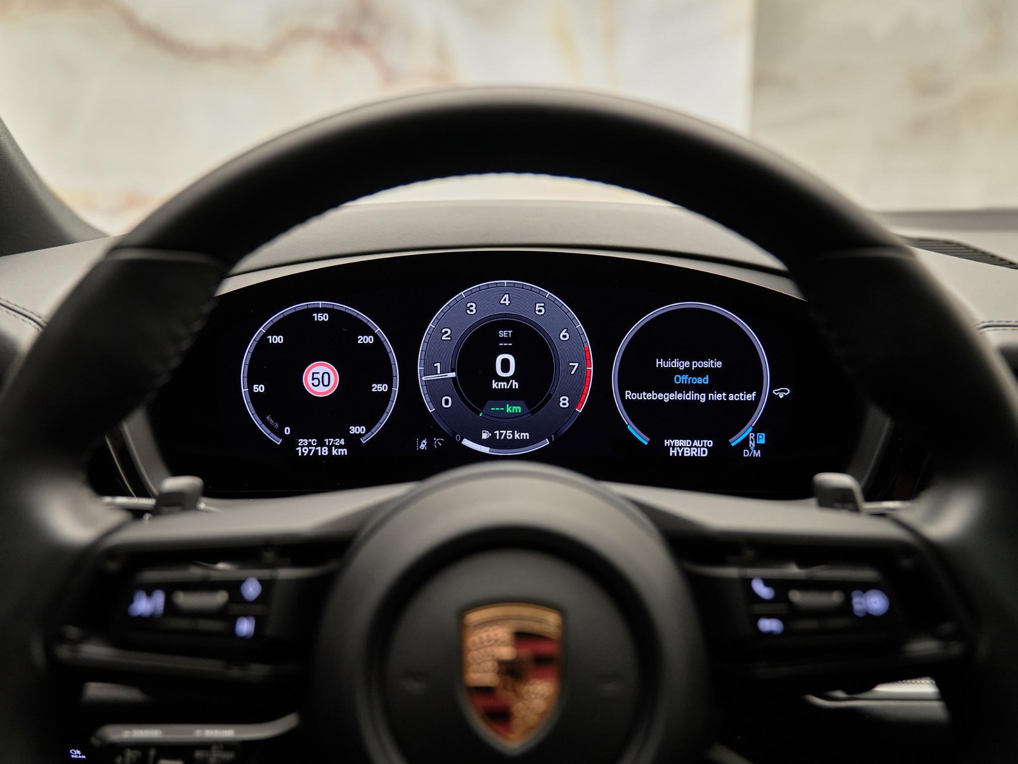 Porsche Cayenne - 18