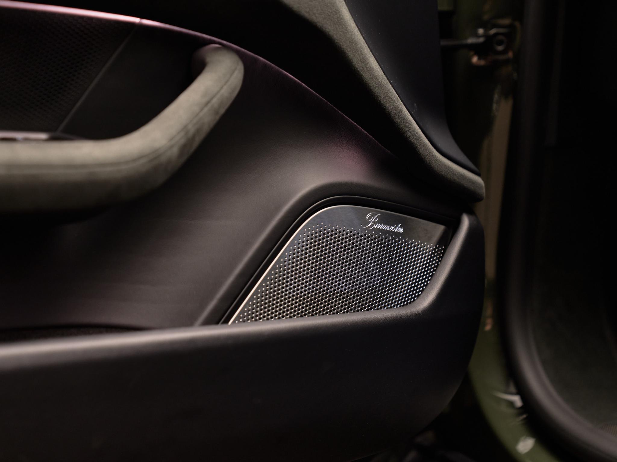Porsche Taycan - 12