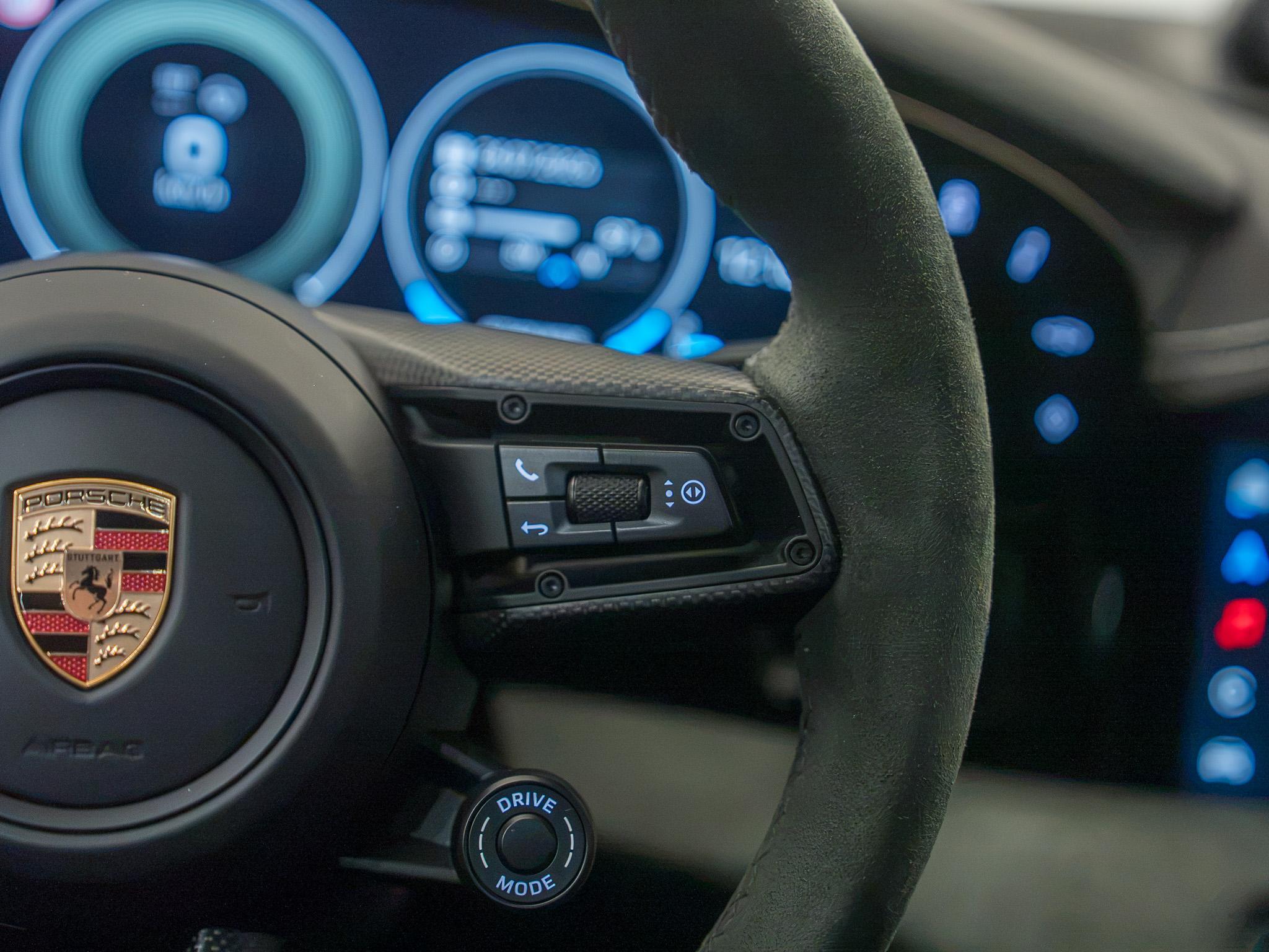 Porsche Taycan - 16