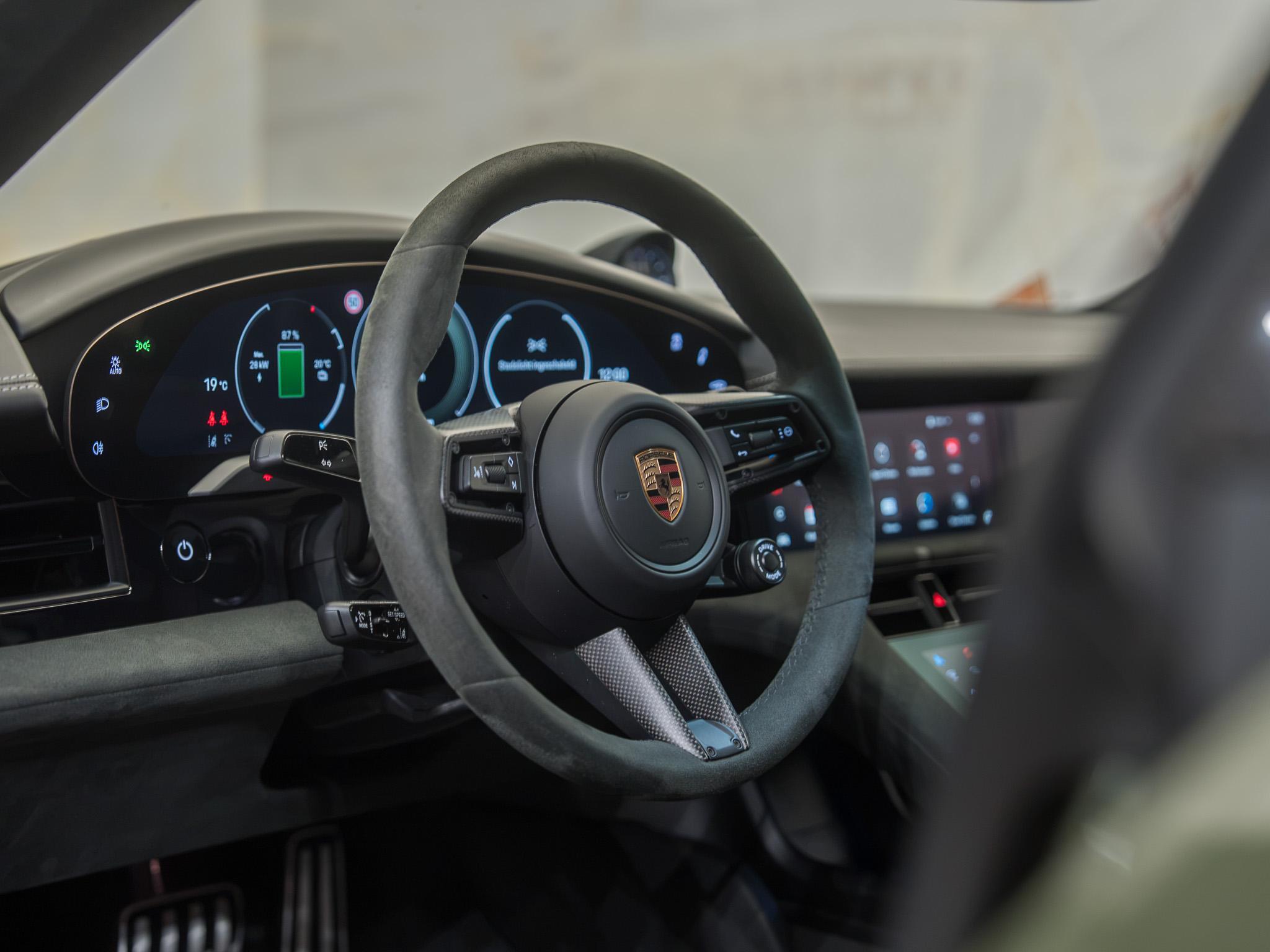 Porsche Taycan - 18