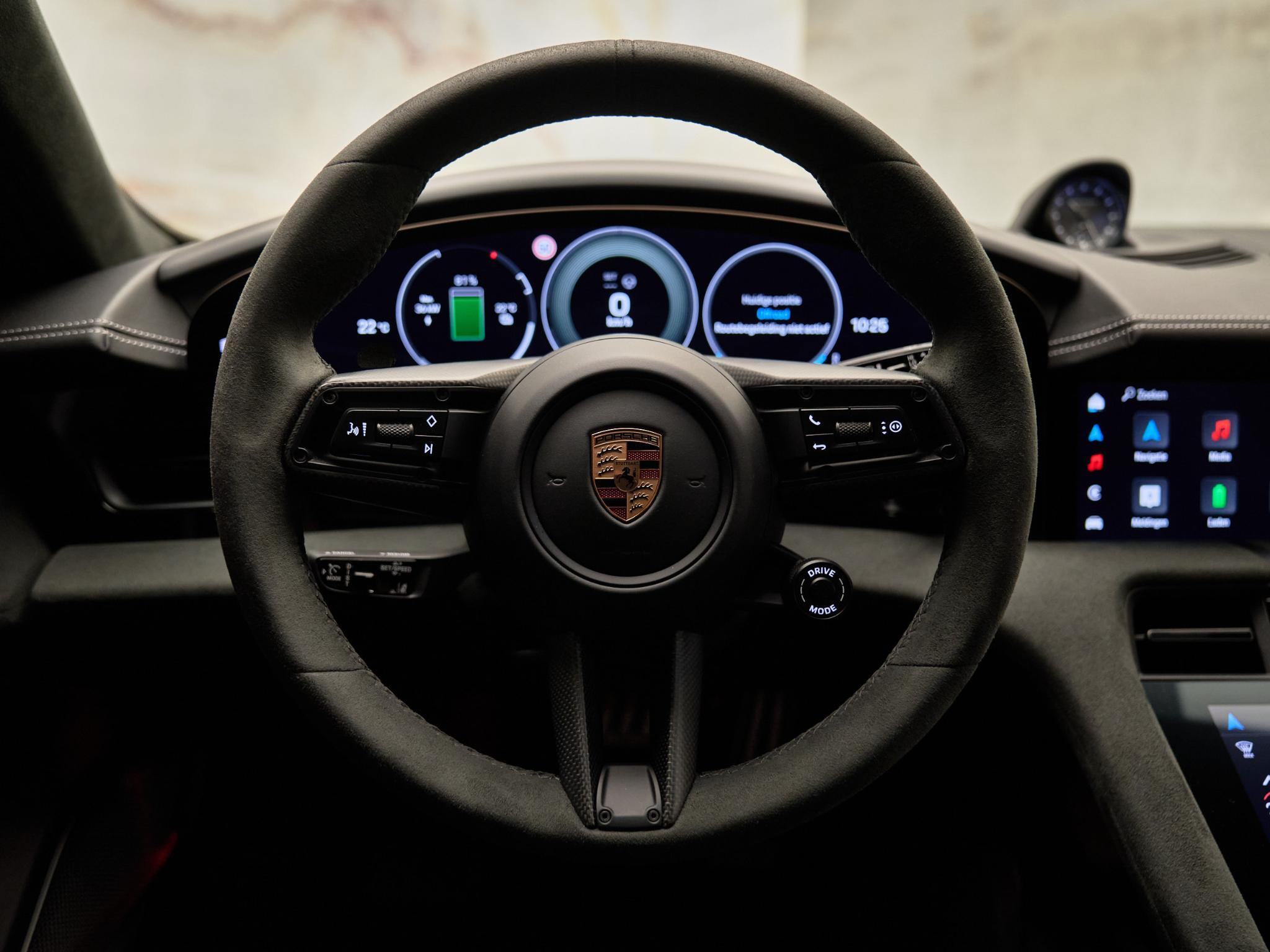 Porsche Taycan - 18