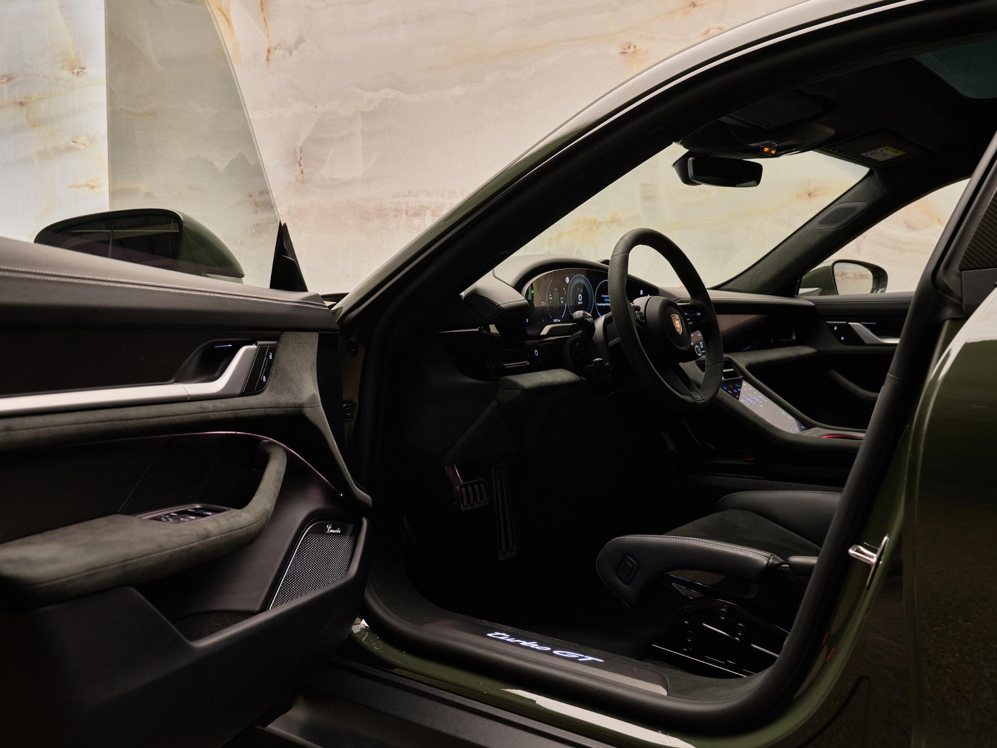 Porsche Taycan - 8