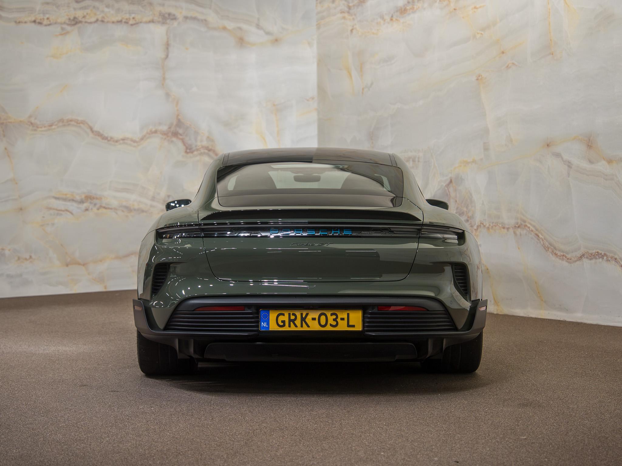 Porsche Taycan - 29