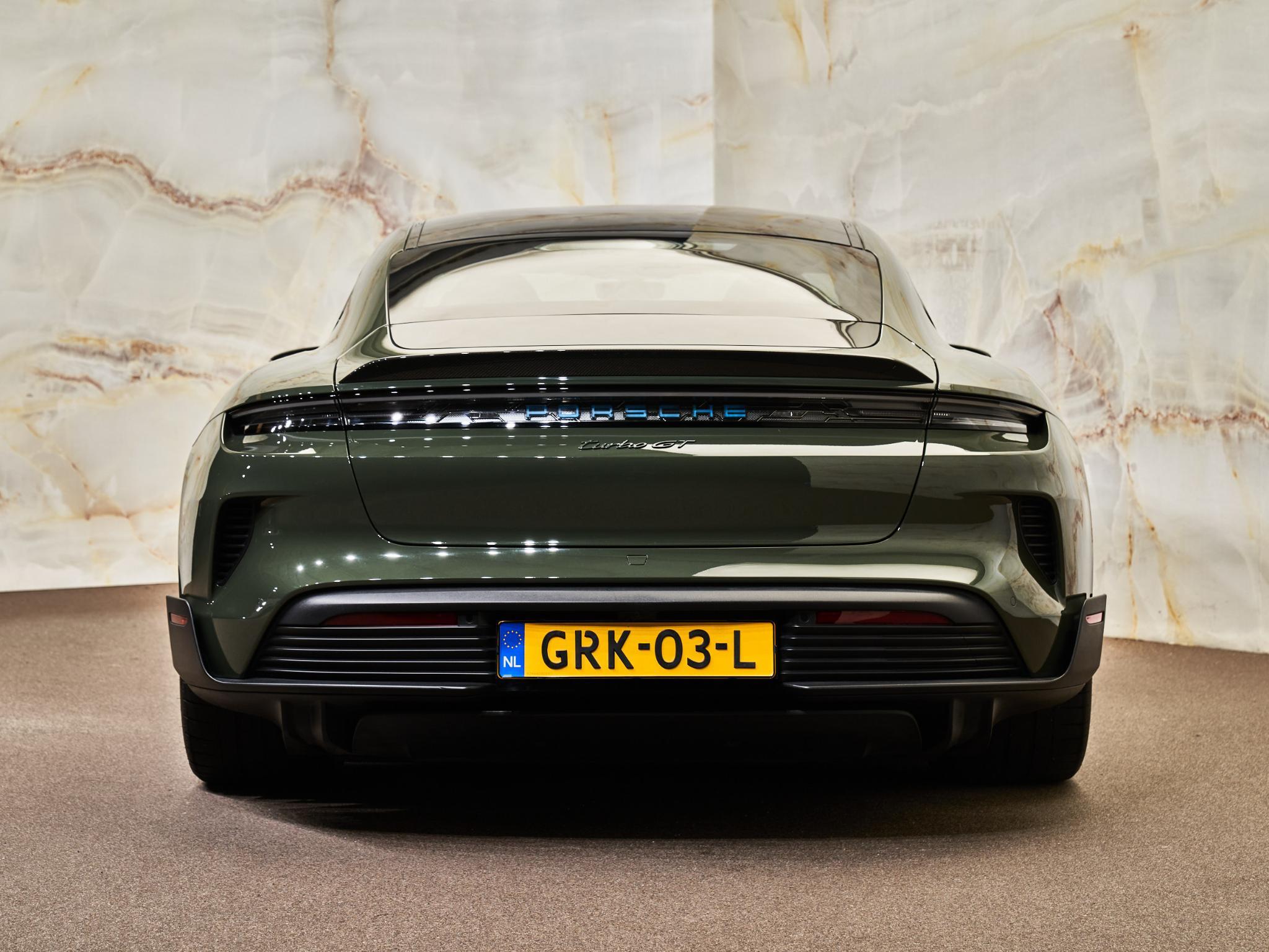 Porsche Taycan - 33