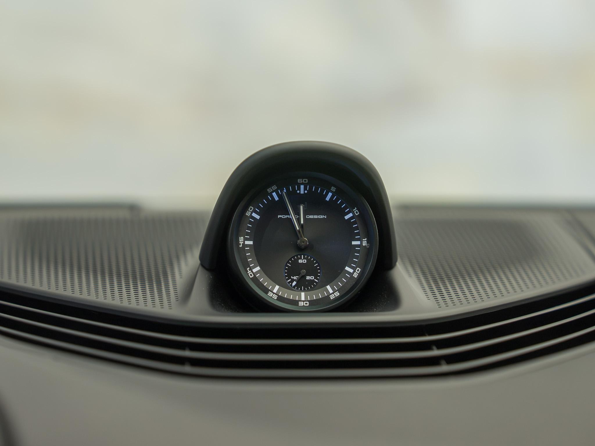 Porsche Taycan - 11