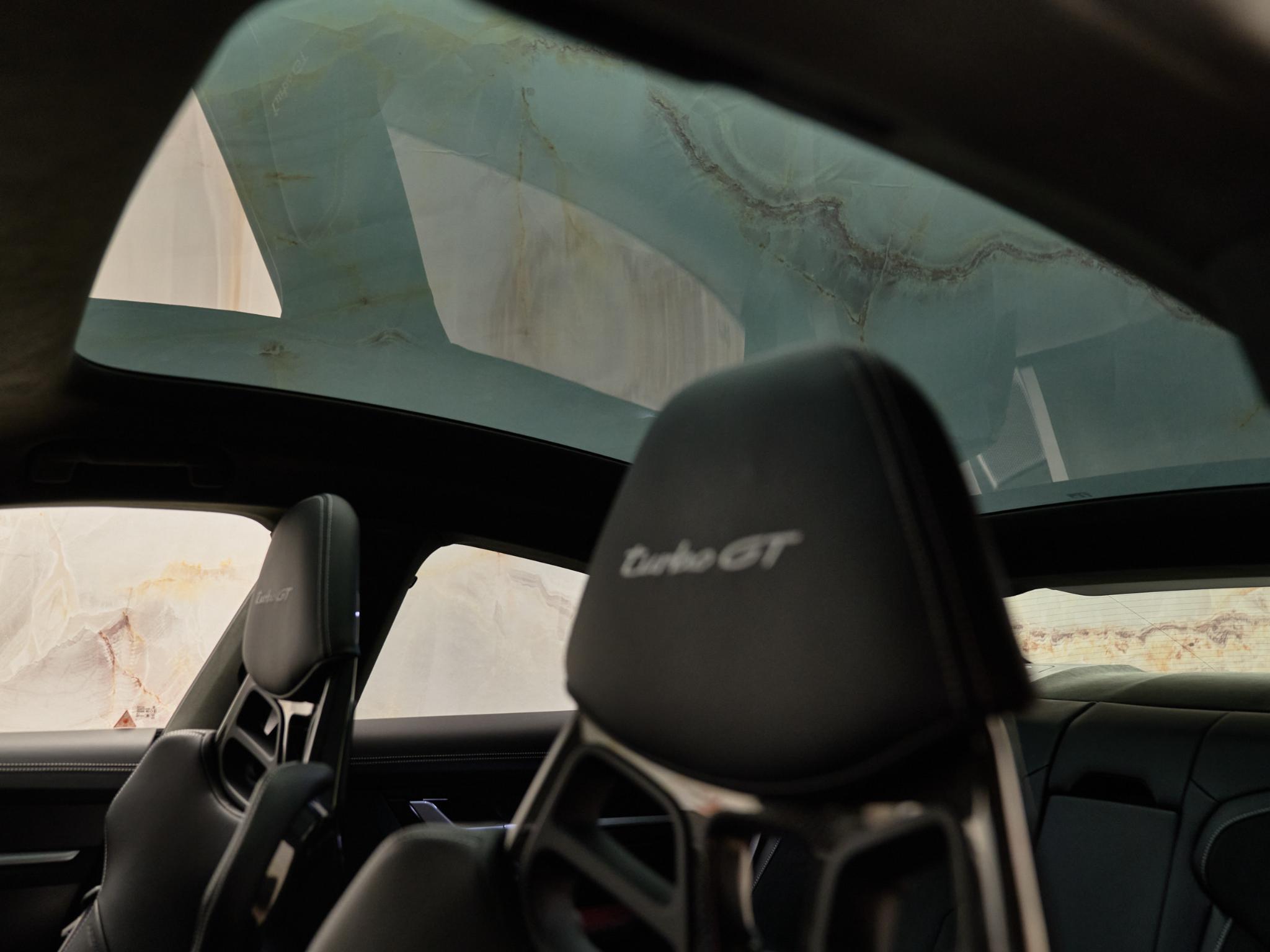Porsche Taycan - 11