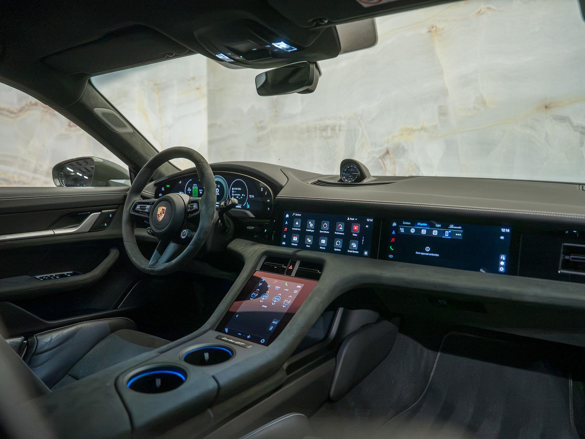 Porsche Taycan - 8