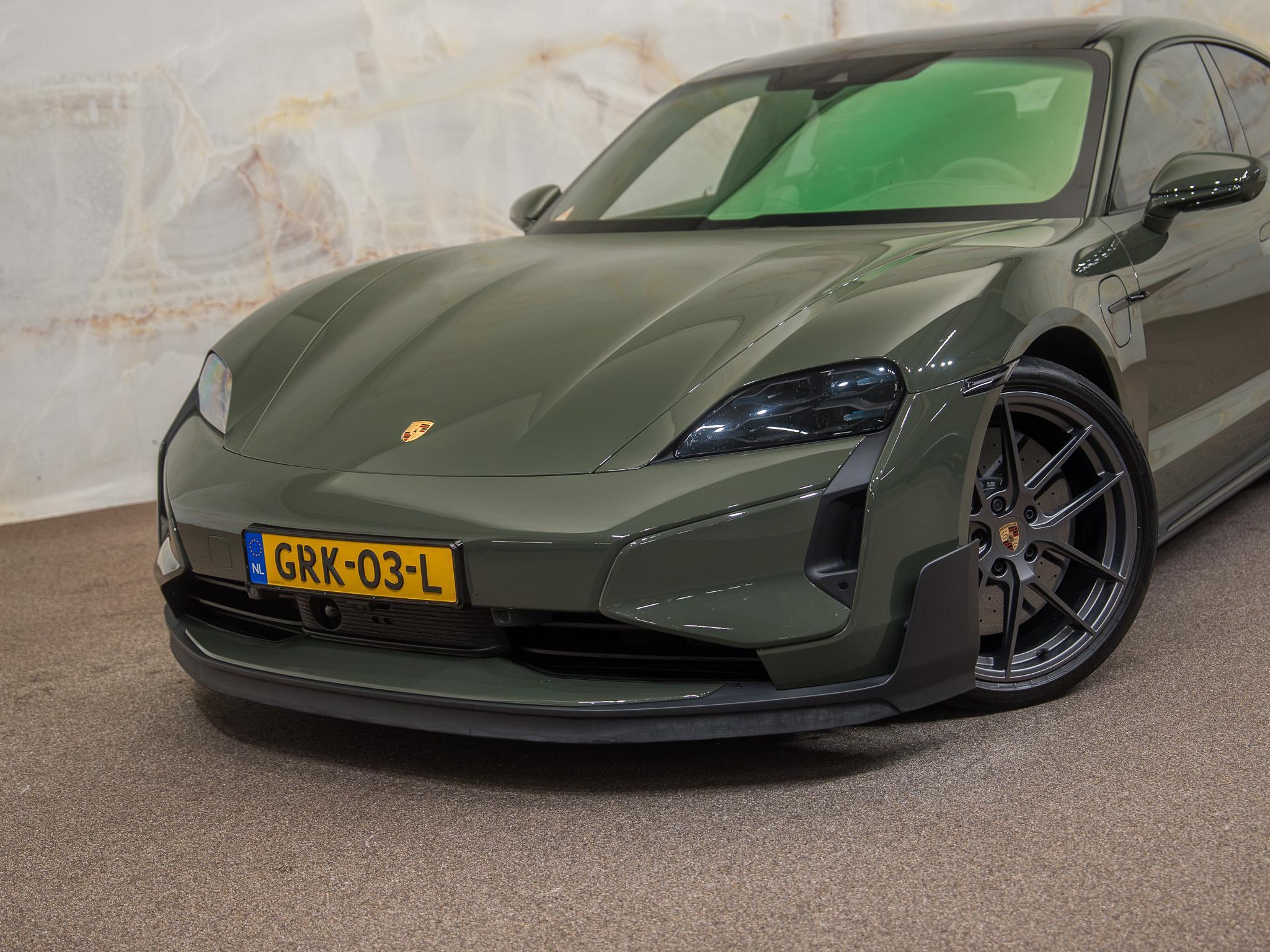 Porsche Taycan - 4