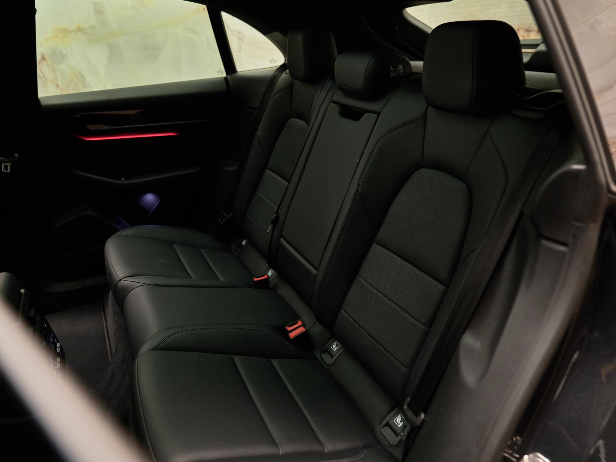 Porsche Macan - 25