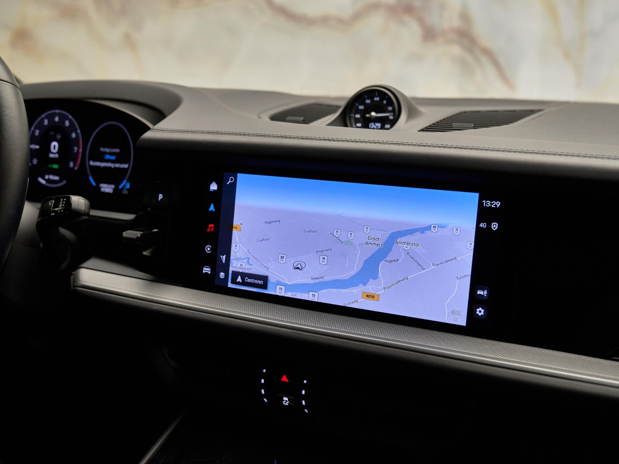 Porsche Cayenne - 24