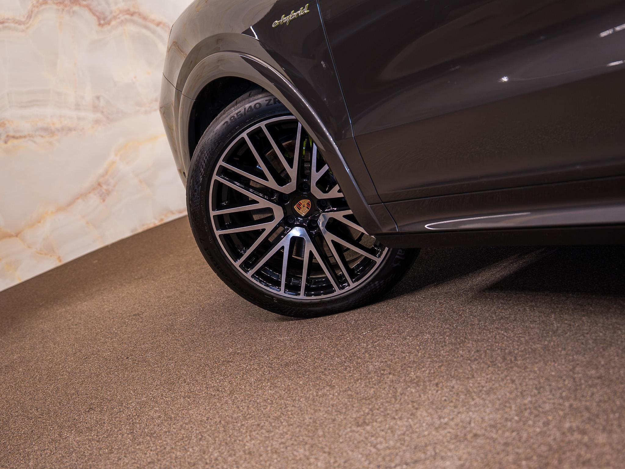 Porsche Cayenne - 18