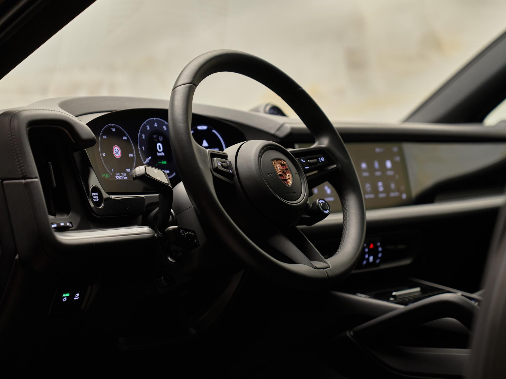 Porsche Cayenne - 21