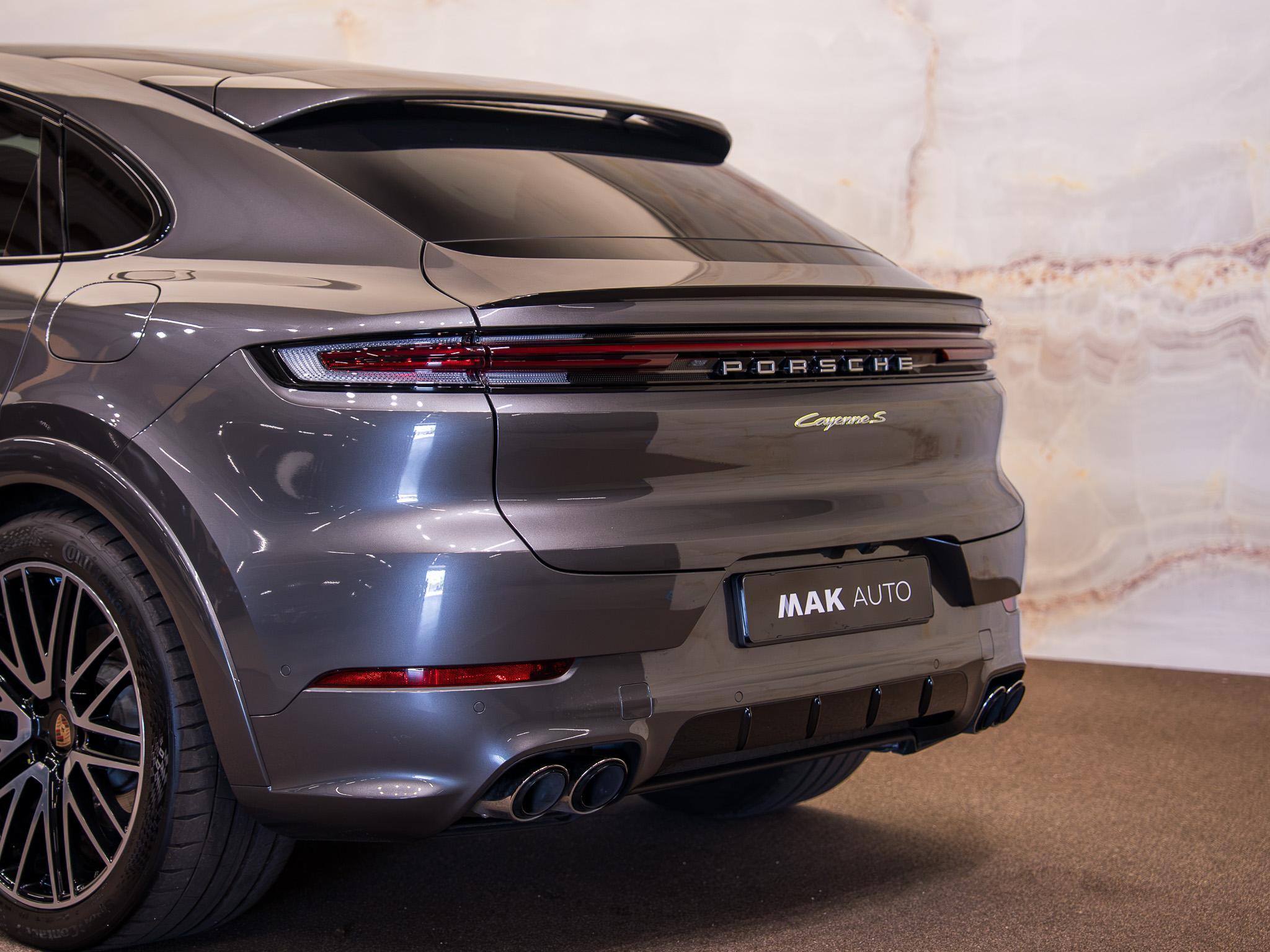 Porsche Cayenne - 4