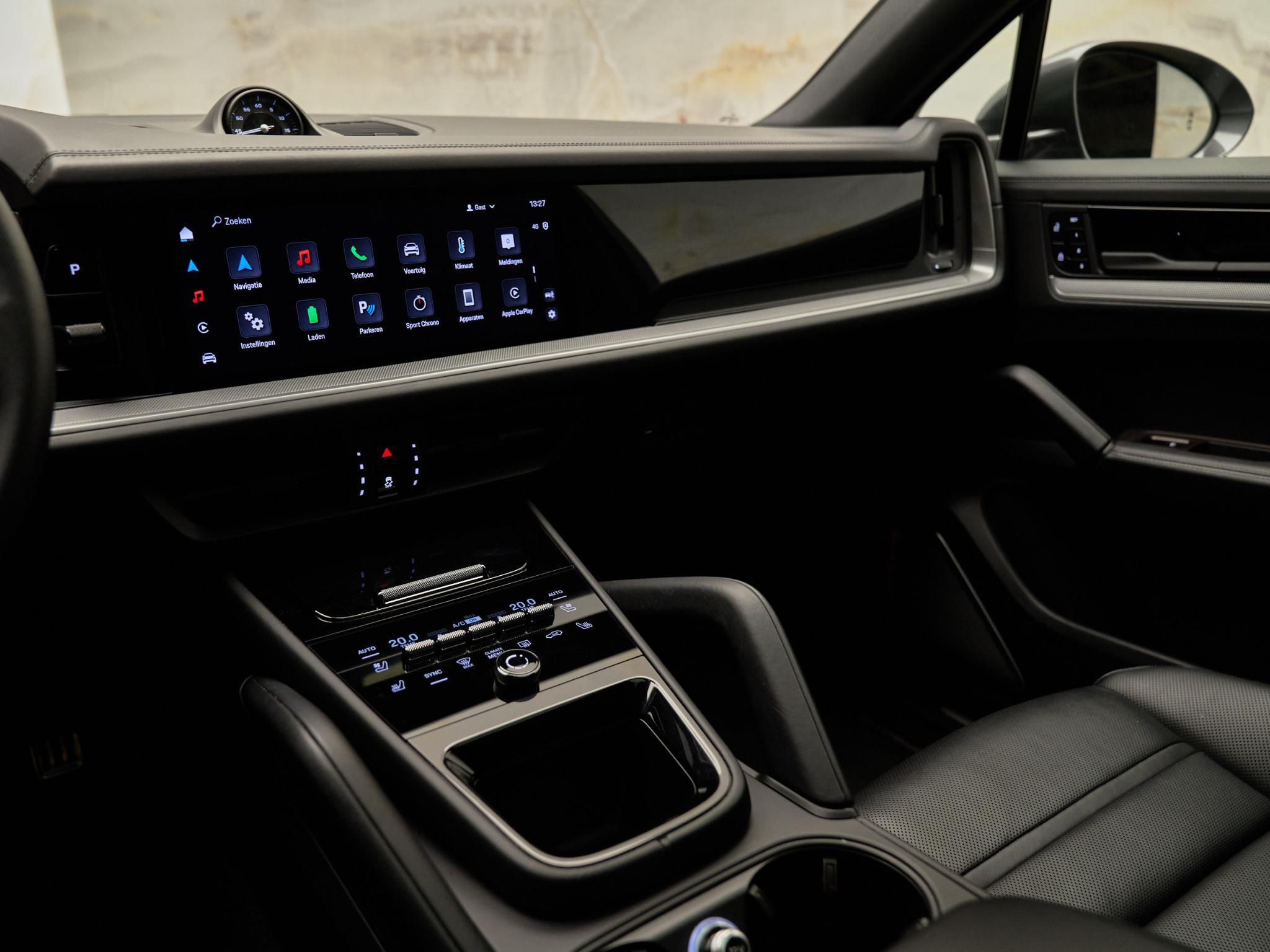 Porsche Cayenne - 22